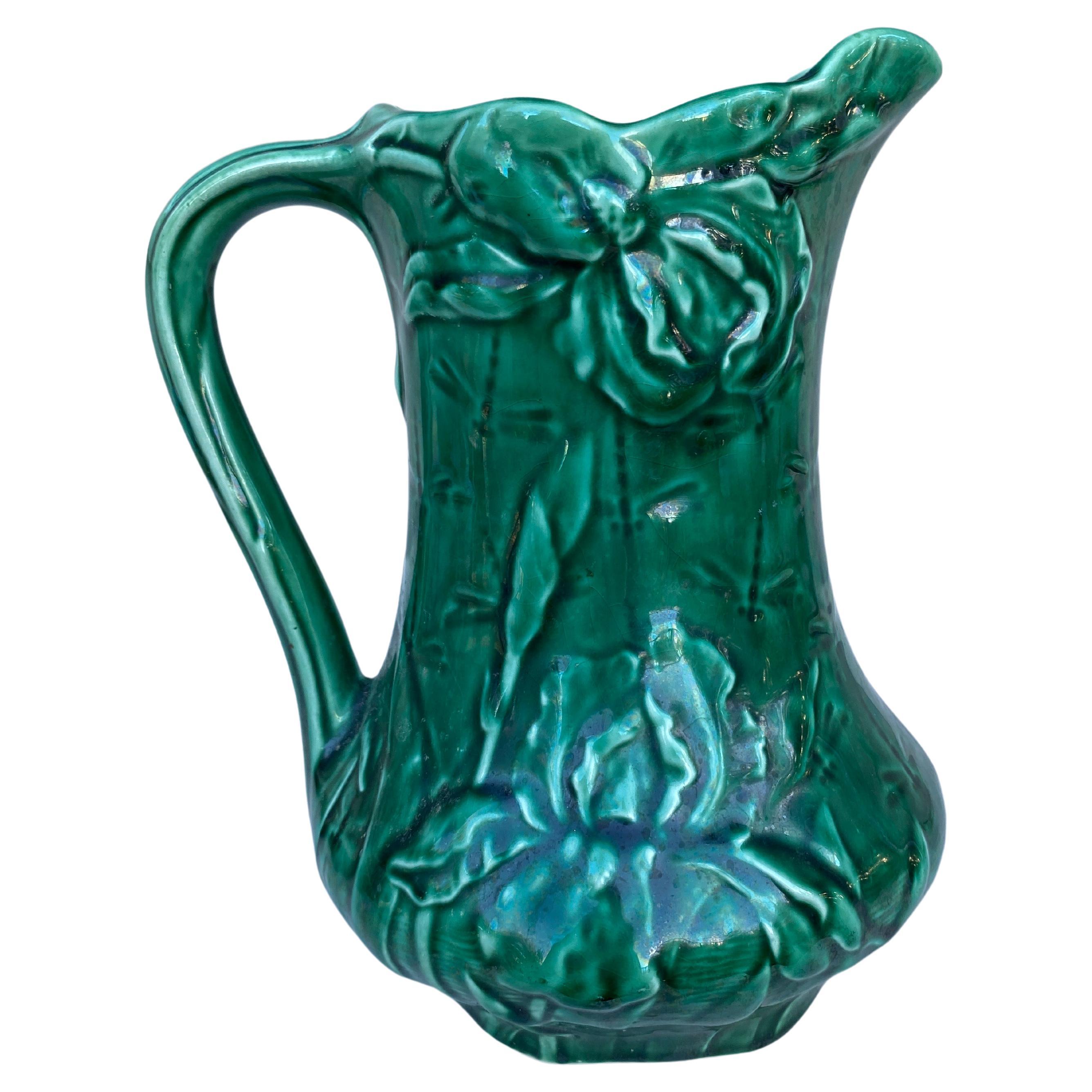 Is majolica a pottery?