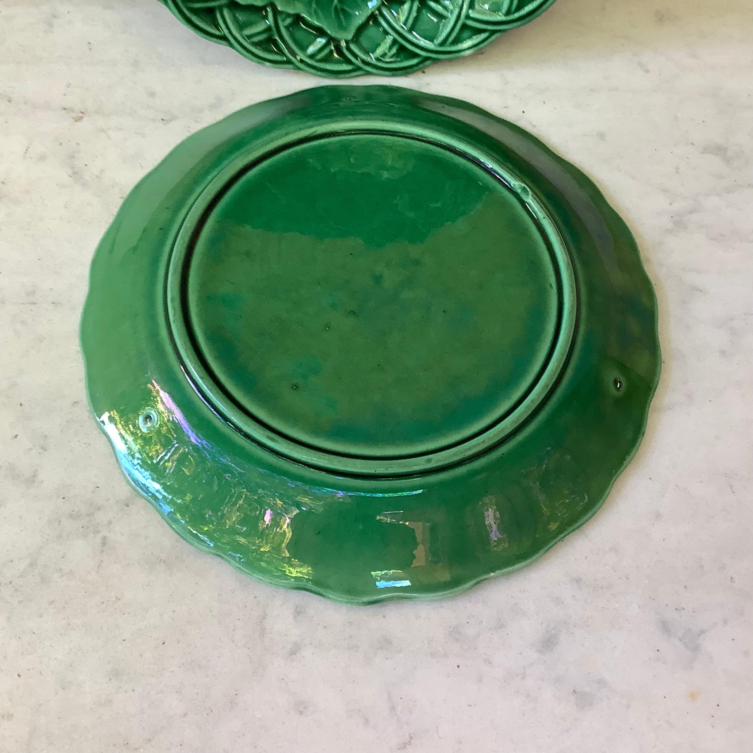 French Green Majolica Leaves Plate, circa 1880 In Good Condition For Sale In Austin, TX