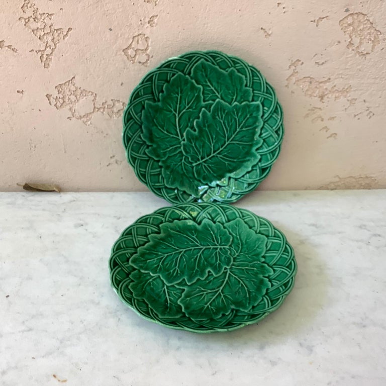 Late 19th Century French Green Majolica Leaves Plate, circa 1880 For Sale