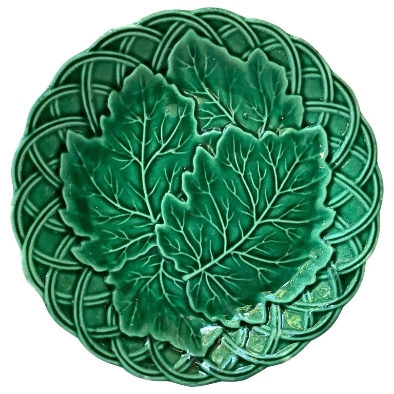 French Green Majolica Leaves Plate, circa 1880 For Sale