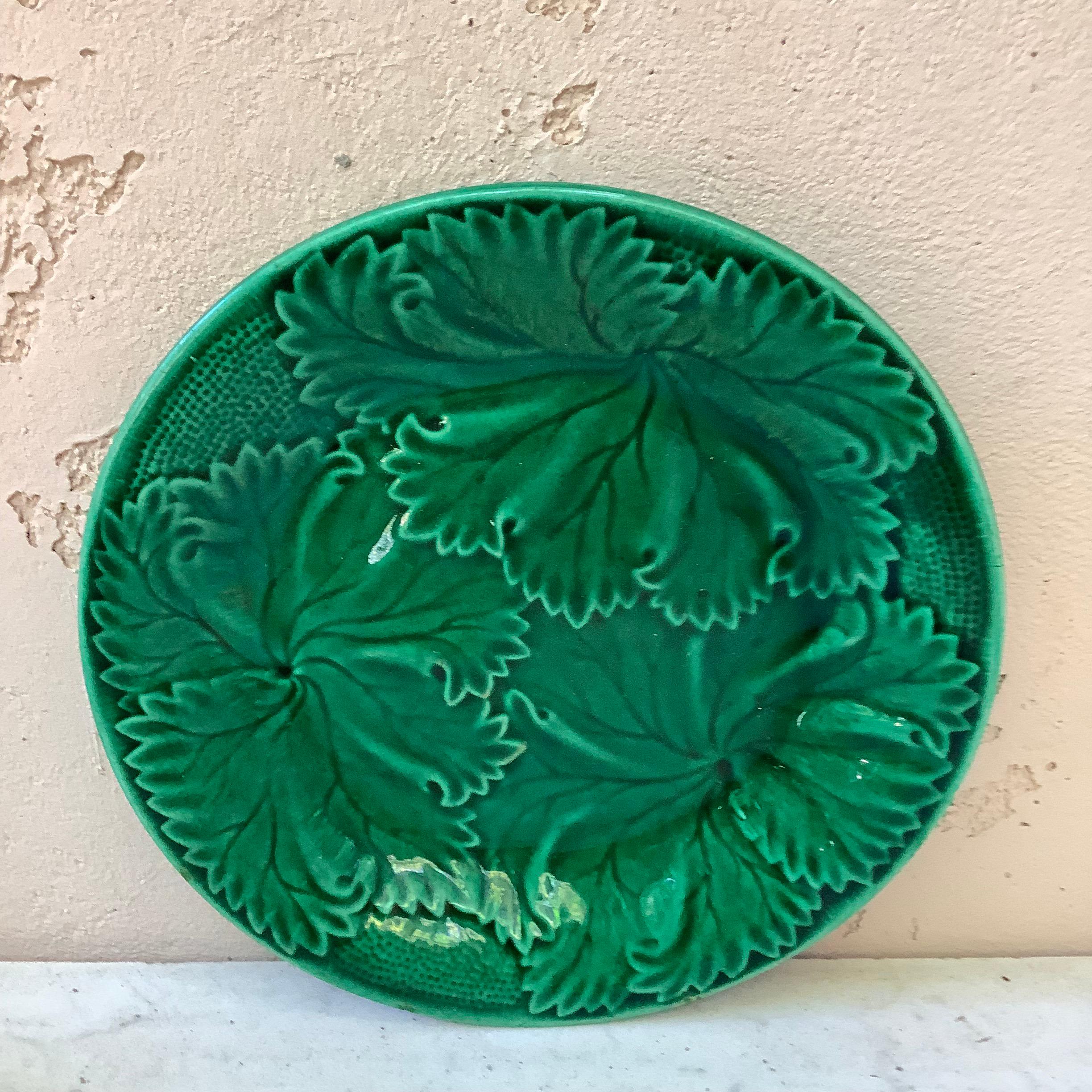 French Green Majolica Leaves Plate Clairefontaine, circa 1890 In Good Condition In Austin, TX