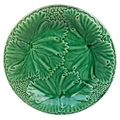 Französischer grüner Majolika-Blätterteller Salins, um 1890