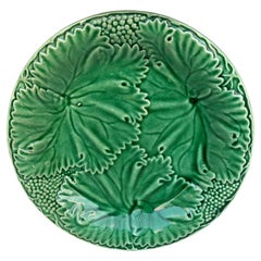 Französischer grüner Majolika-Blätterteller Salins, um 1890