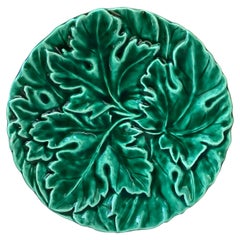 Plato de hojas de mayólica verde francesa Sarreguemines Digoin, circa 1930