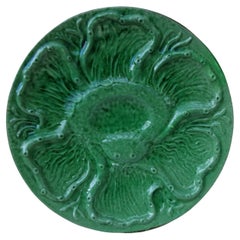 Assiette à huîtres octogonale en majolique verte française Aetgina Vallauris, vers 1950