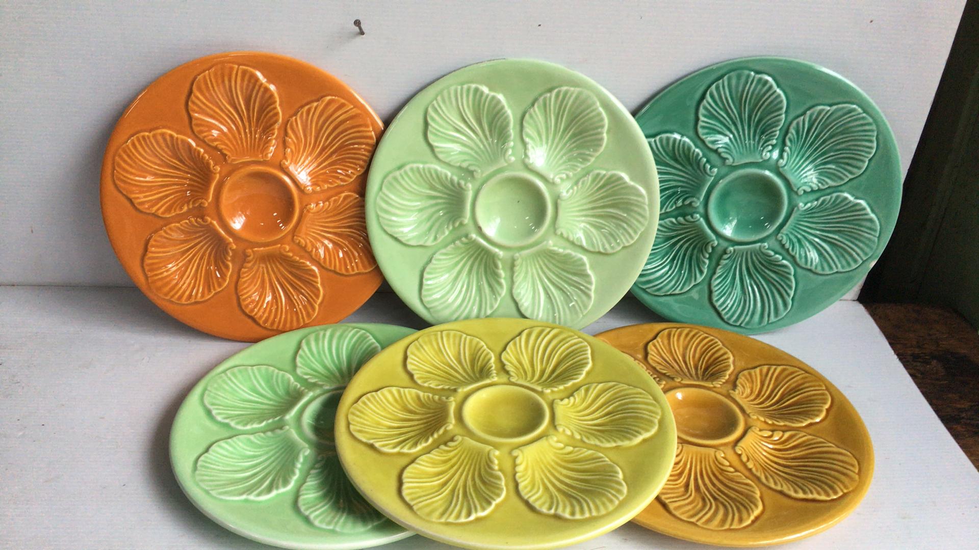 French Green Majolica Oyster Plate, circa 1950 In Good Condition In Austin, TX