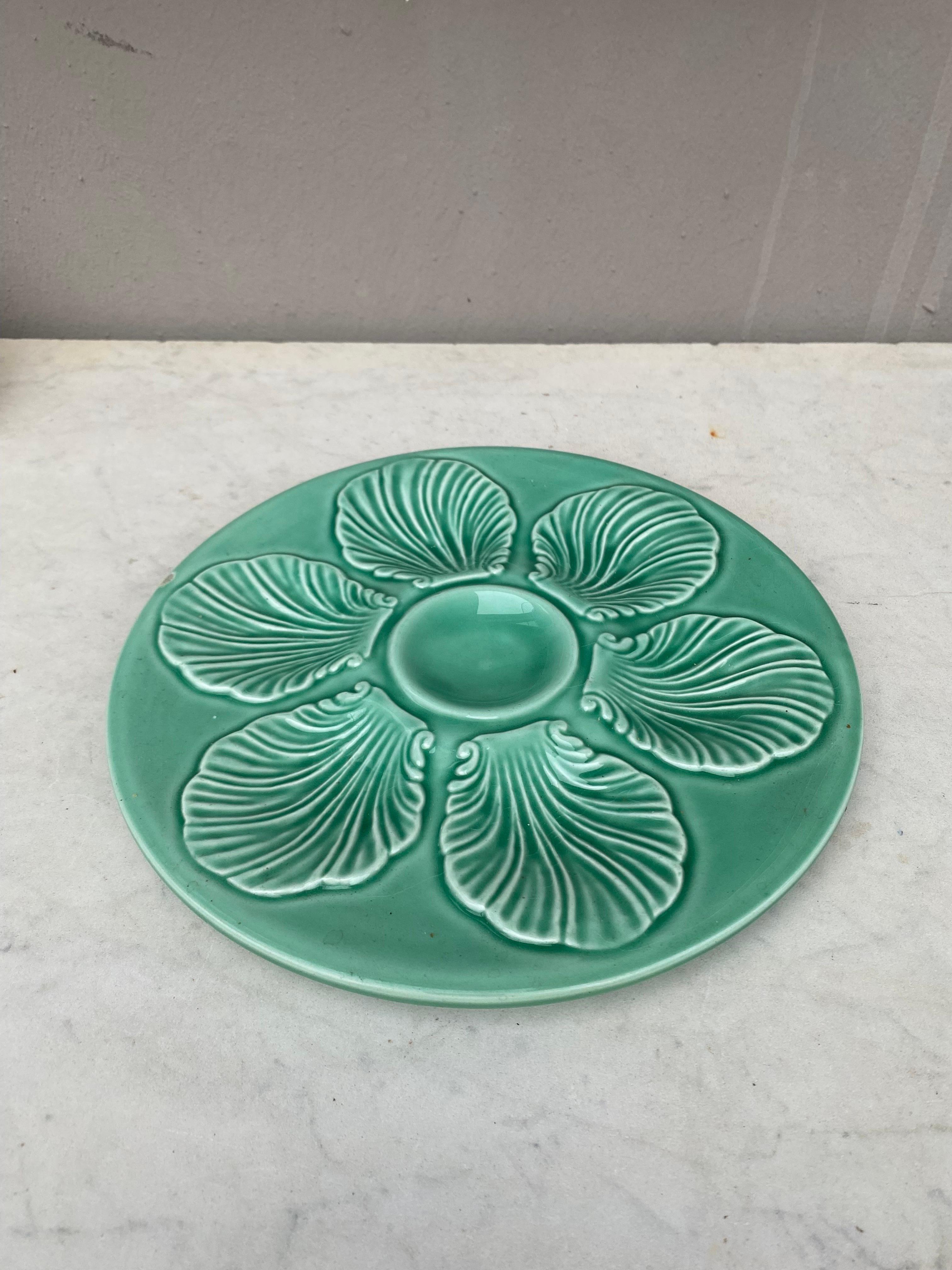 French green Majolica oyster plate signed Proceram, circa 1950.
