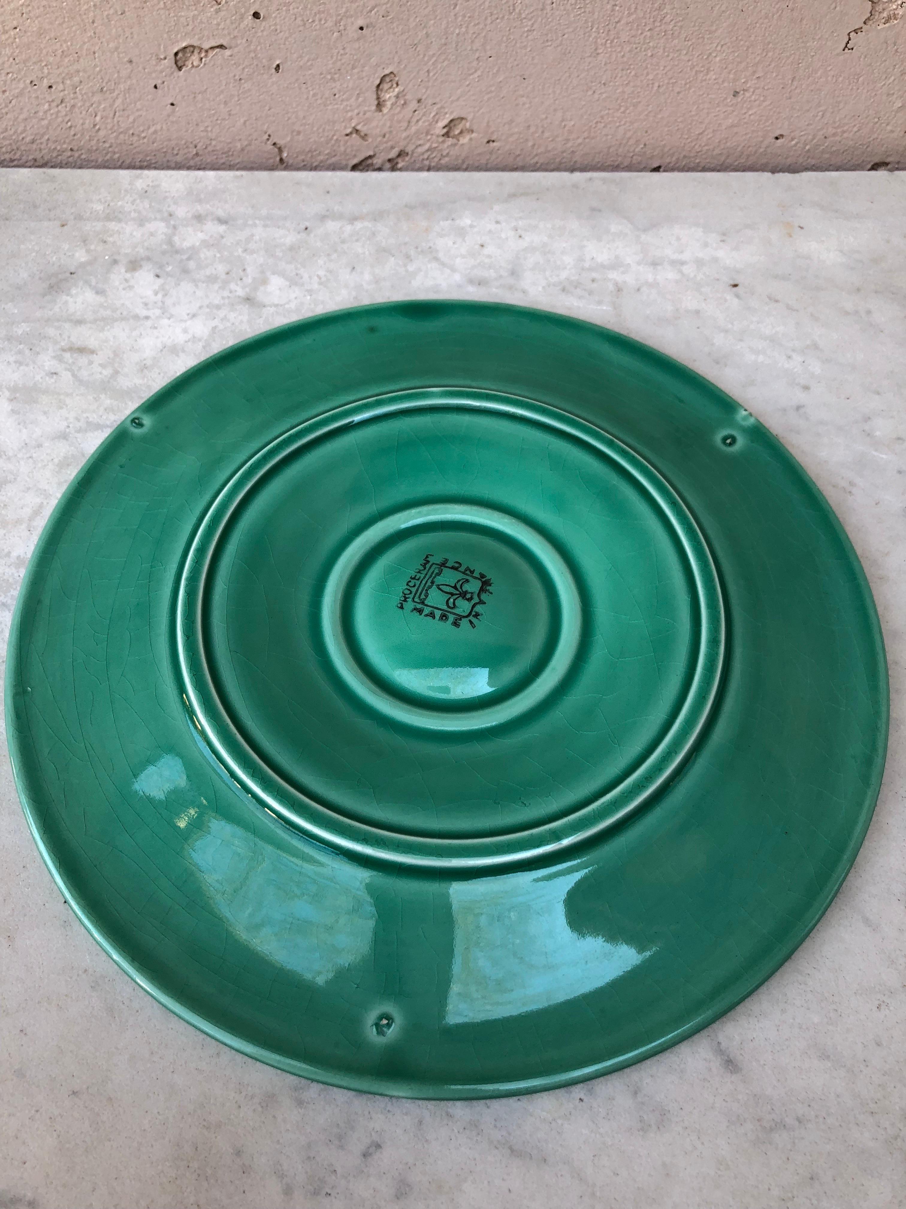 Français Assiette à huîtres en majolique verte française Proceram, vers 1950 en vente