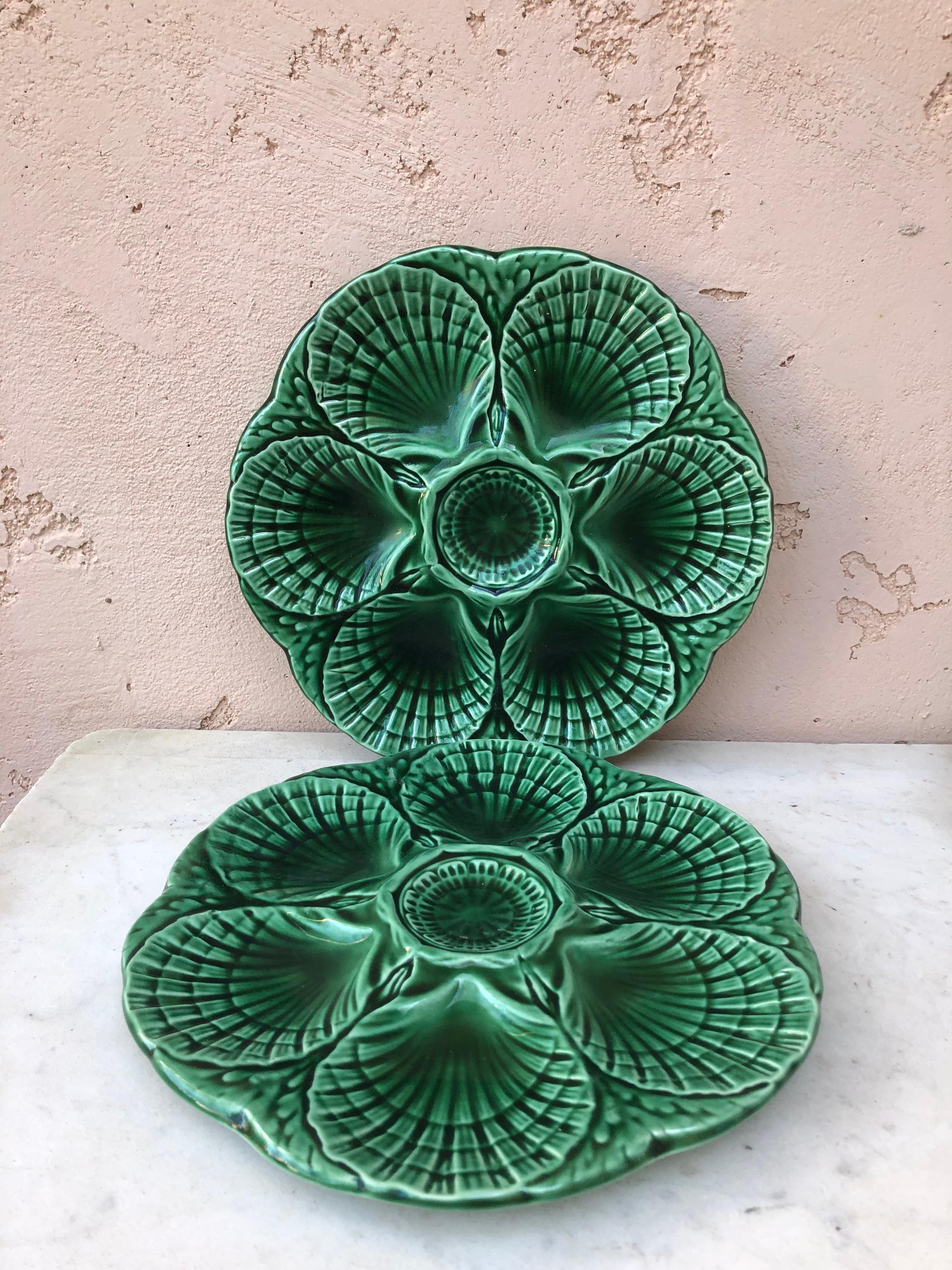 French Green Majolica Oyster Plate Sarreguemines, circa 1930 In Good Condition In Austin, TX