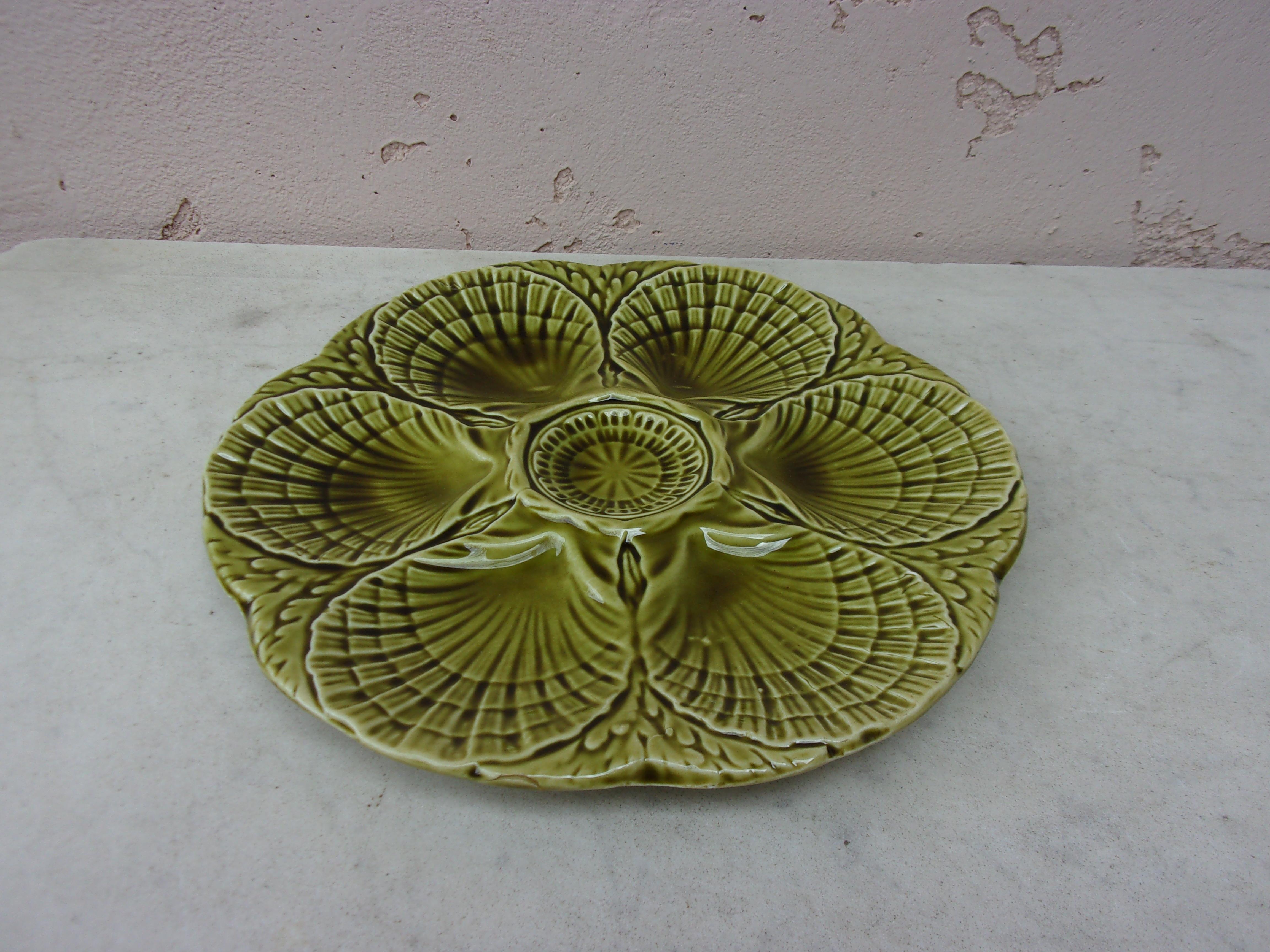 French Green Majolica Oyster Plate Sarreguemines, circa 1930 In Good Condition For Sale In Austin, TX