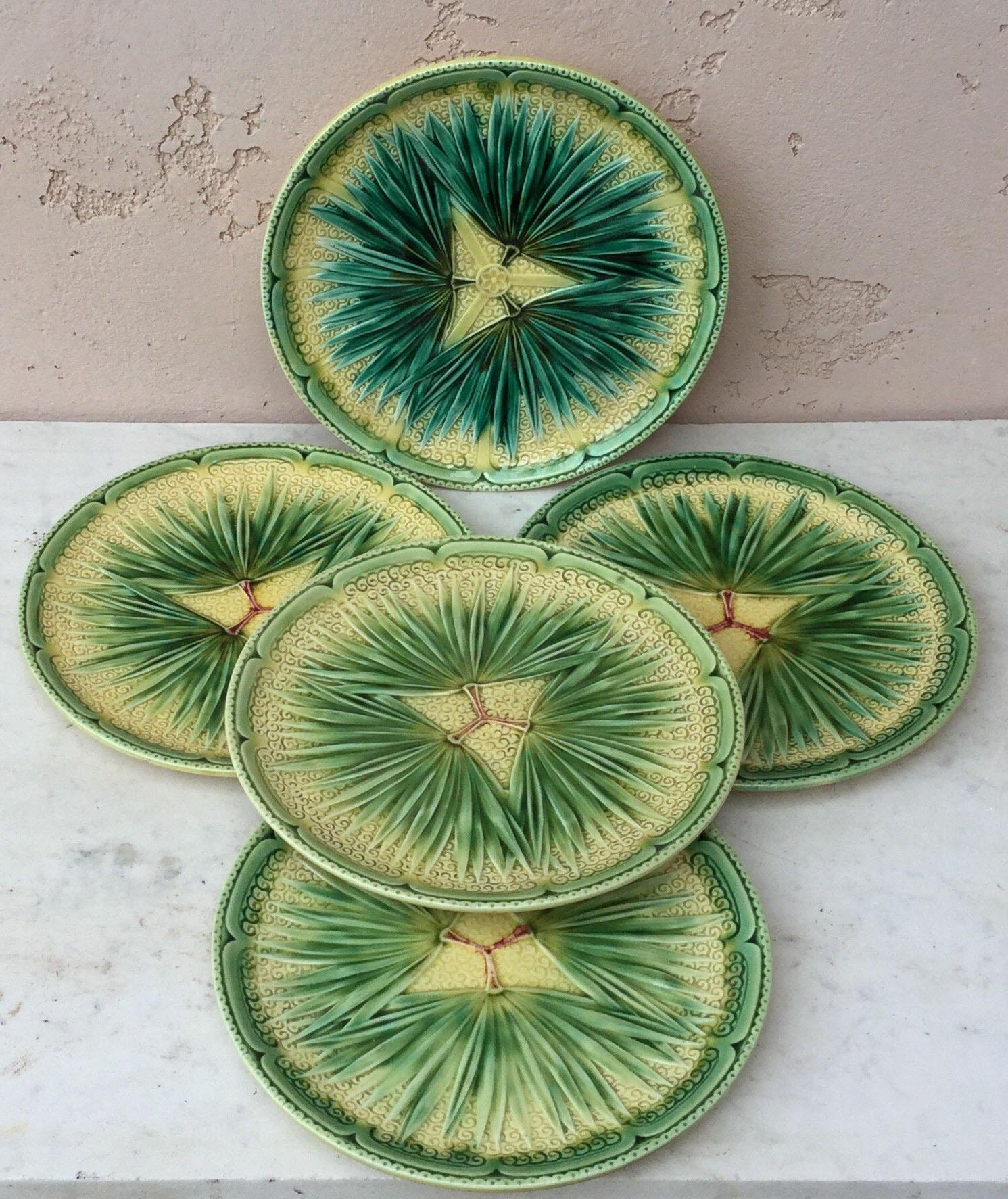 Late 19th Century French Green Majolica Plate with Leaves Circa 1890 For Sale