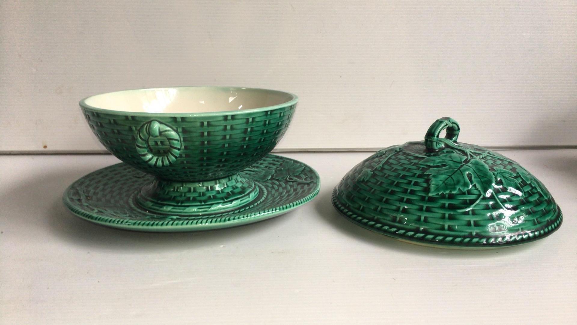 Late 19th Century French Green Majolica Tureen with Stand Sarreguemines, circa 1870 For Sale