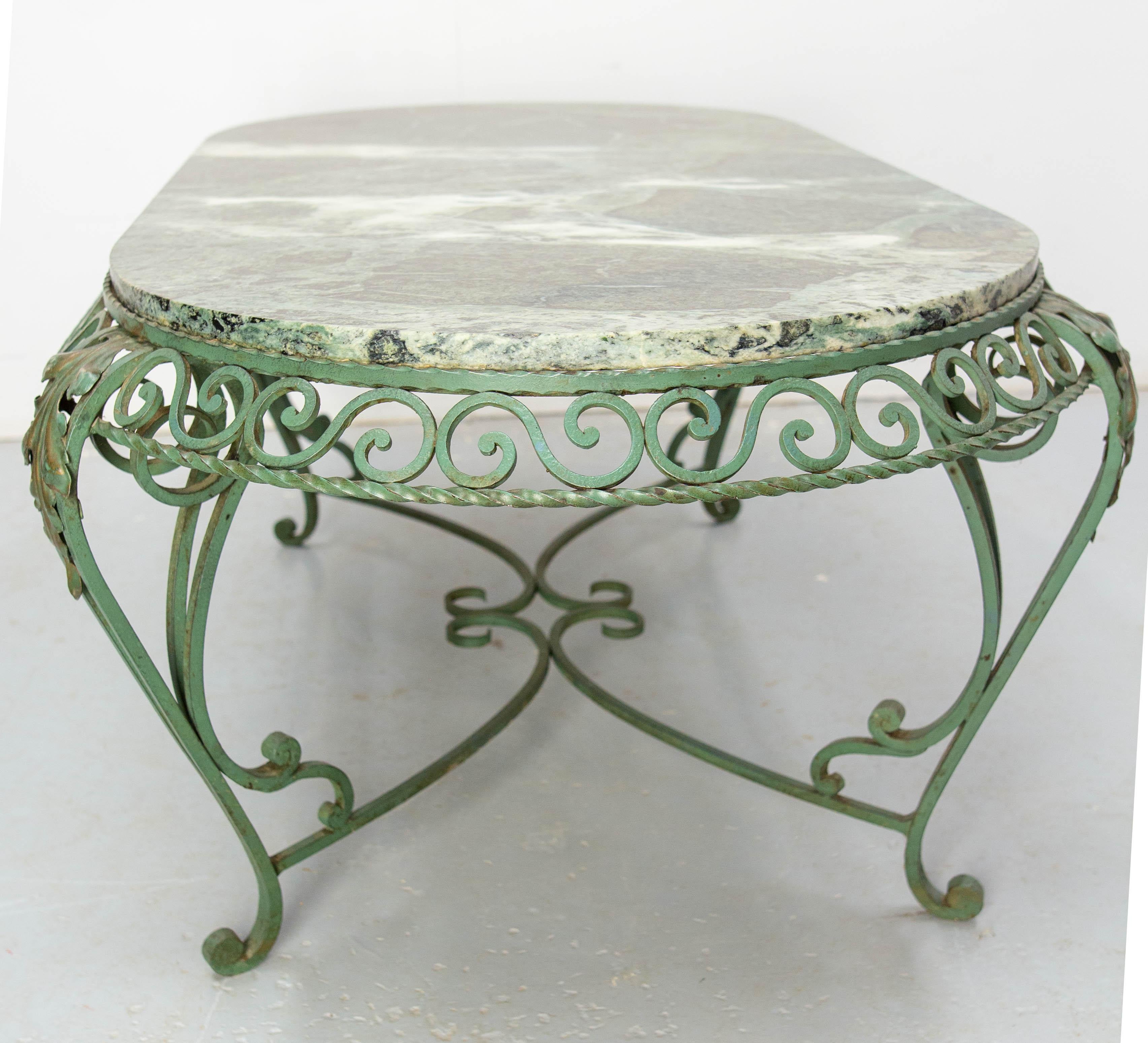 Tavolino ovale francese con piano in marmo verde e ferro battuto, circa 1960 in vendita 4