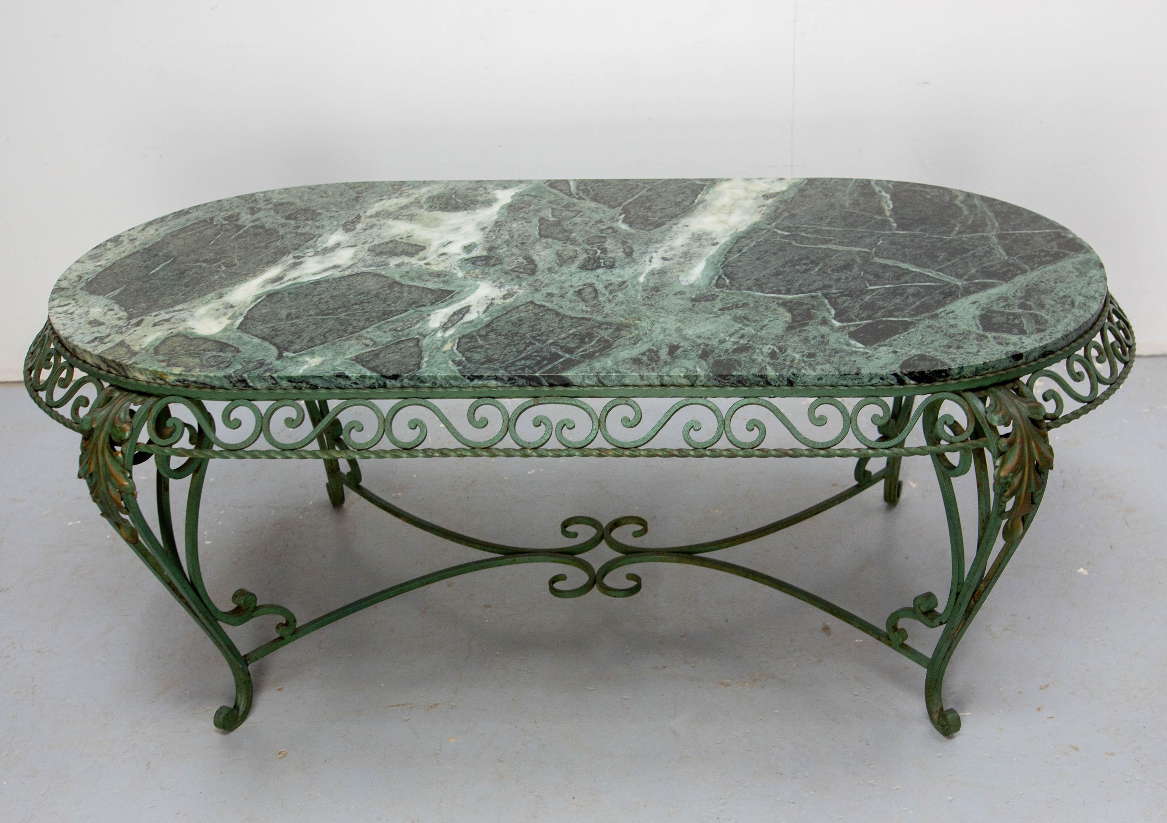 Tavolino ovale francese con piano in marmo verde e ferro battuto, circa 1960 in vendita 5