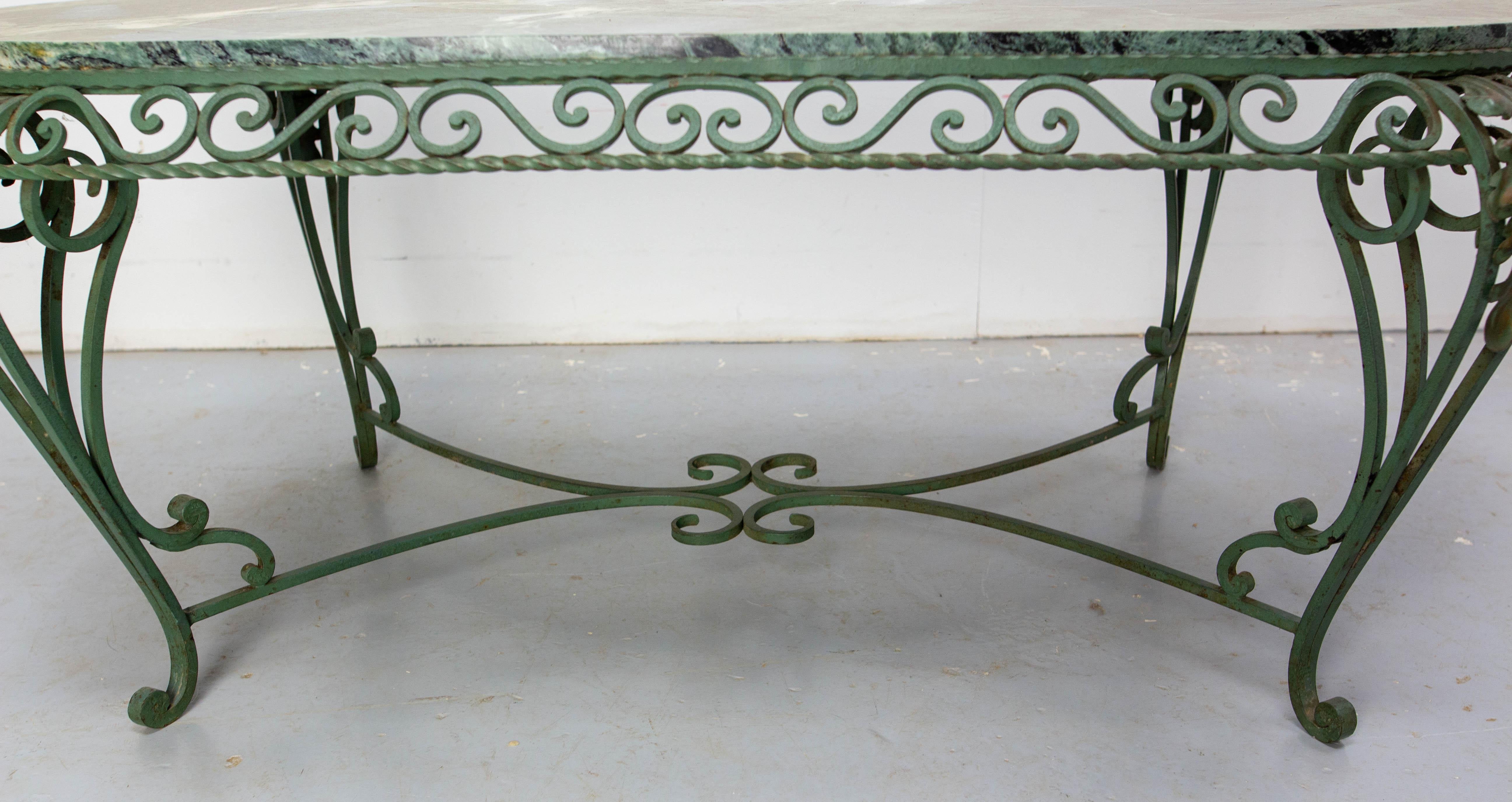 Tavolino ovale francese con piano in marmo verde e ferro battuto, circa 1960 in vendita 6