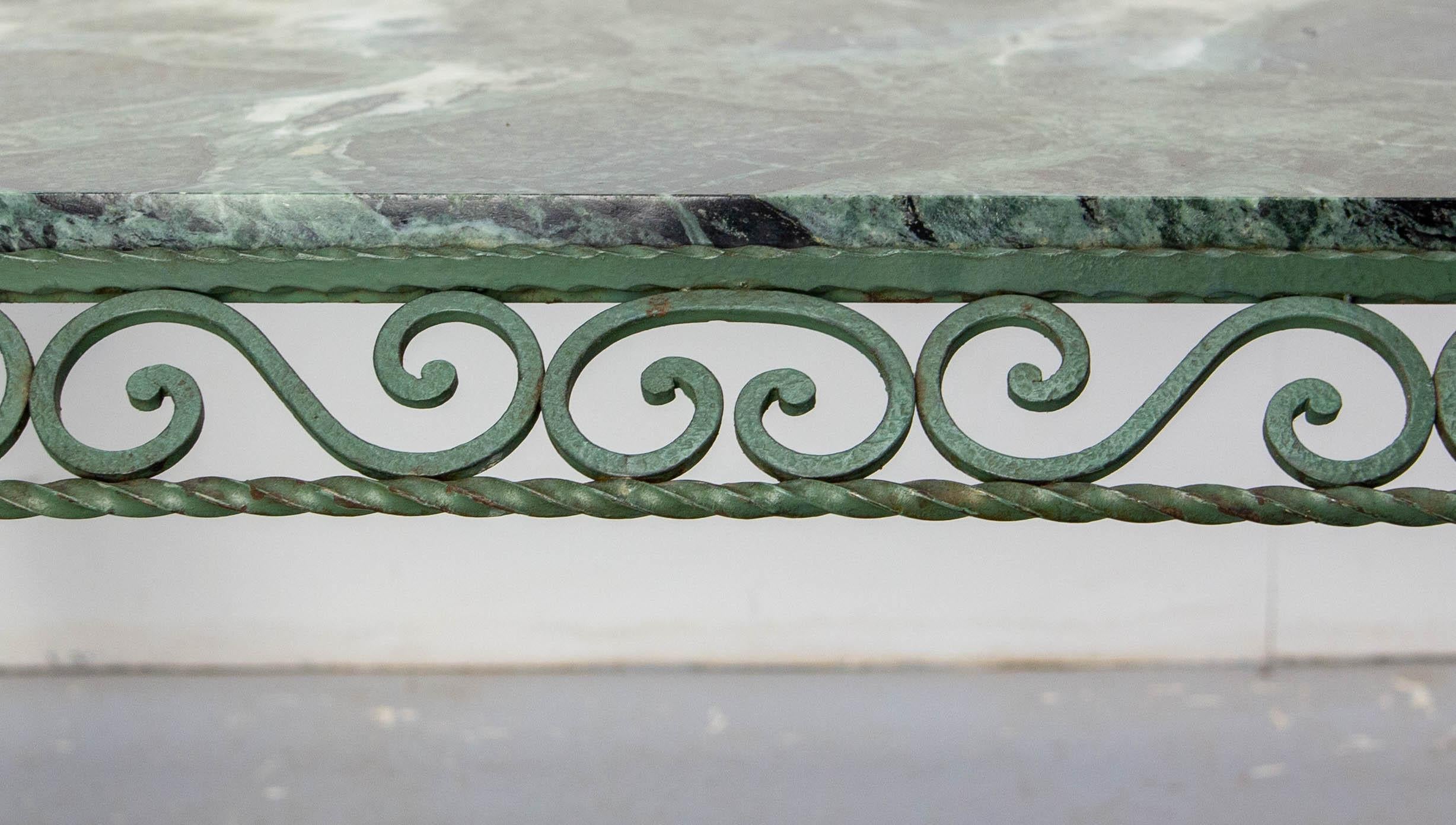 Tavolino ovale francese con piano in marmo verde e ferro battuto, circa 1960 in vendita 7