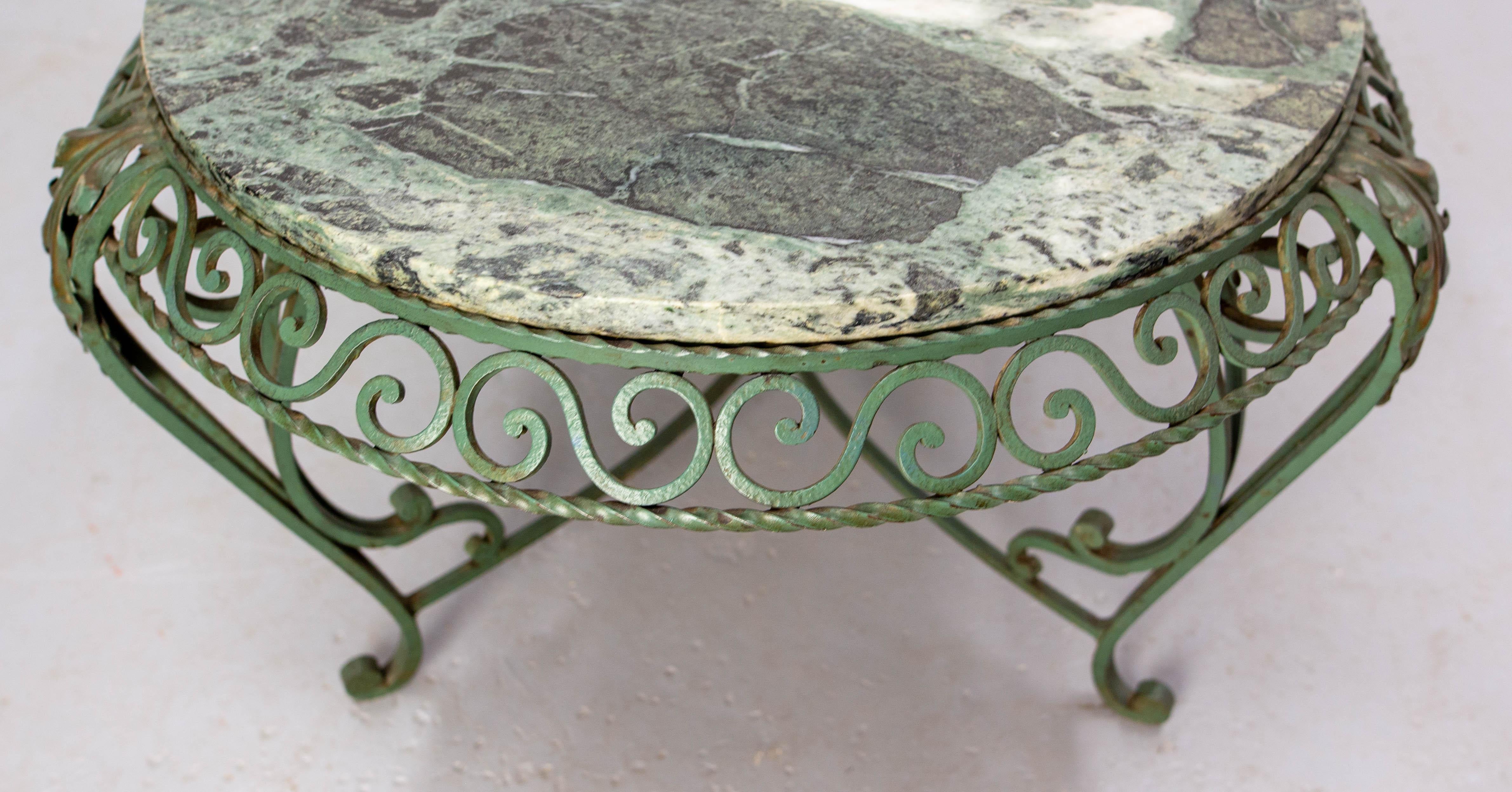 Tavolino ovale francese con piano in marmo verde e ferro battuto, circa 1960 in vendita 2
