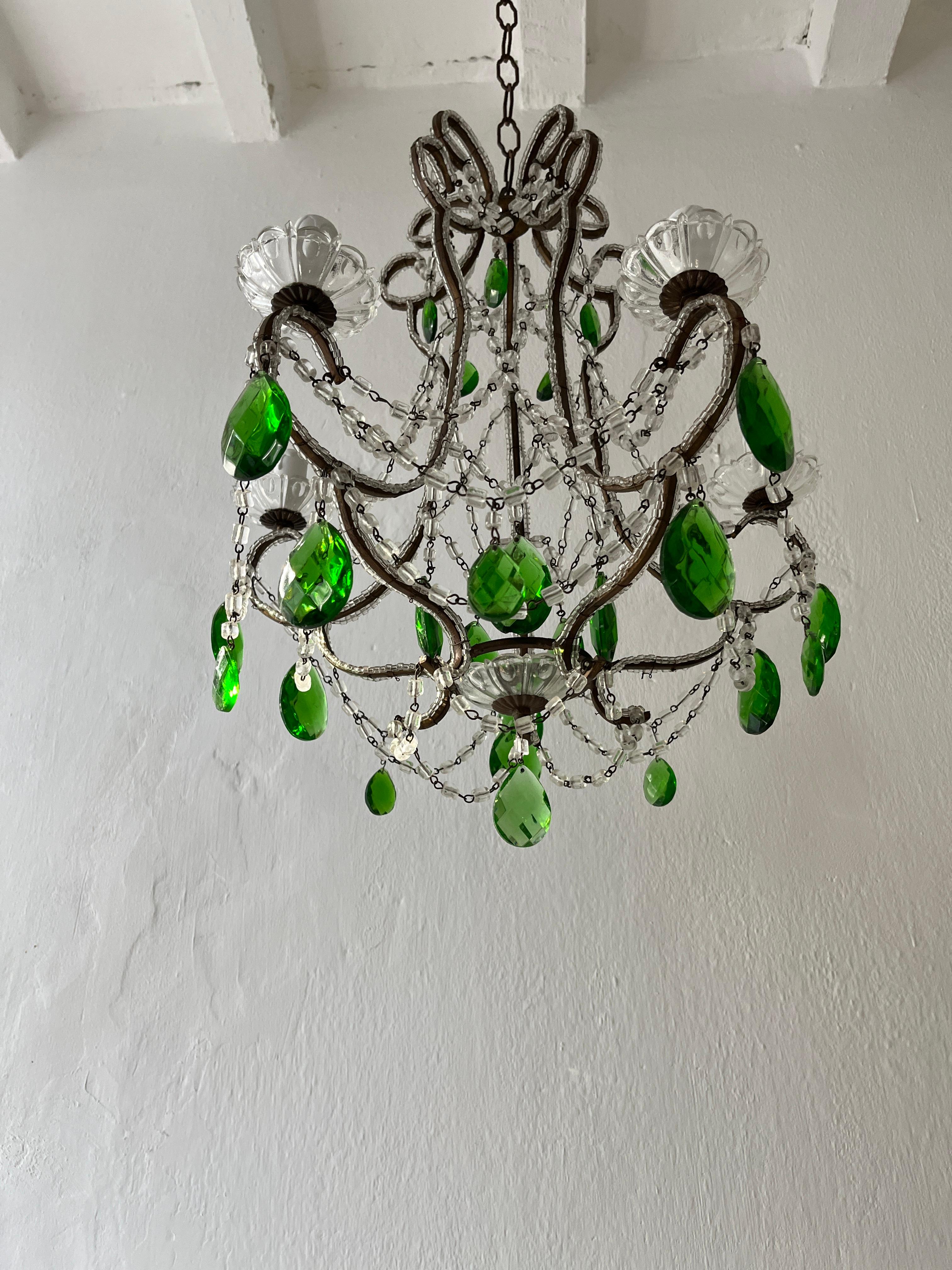 French Green Prisms Loaded Macaroni Beads Beaded Chandelier, 1920s  In Good Condition For Sale In Modena (MO), Modena (Mo)