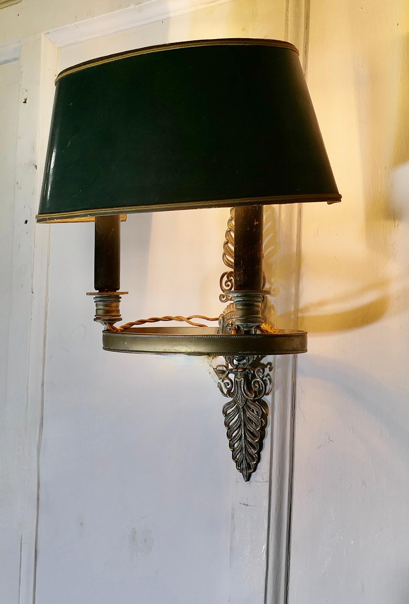 Early 20th Century French Green Toleware and Brass Twin Bouillotte Wall Light  A lovely piece For Sale