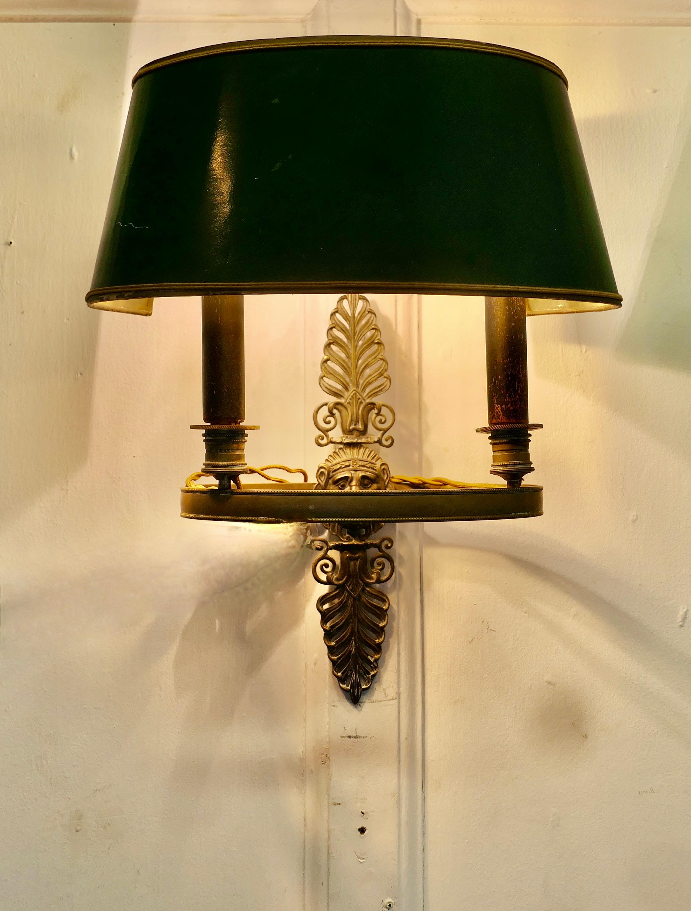 French Green Toleware and Brass Twin Bouillotte Wall Light  A lovely piece For Sale 2