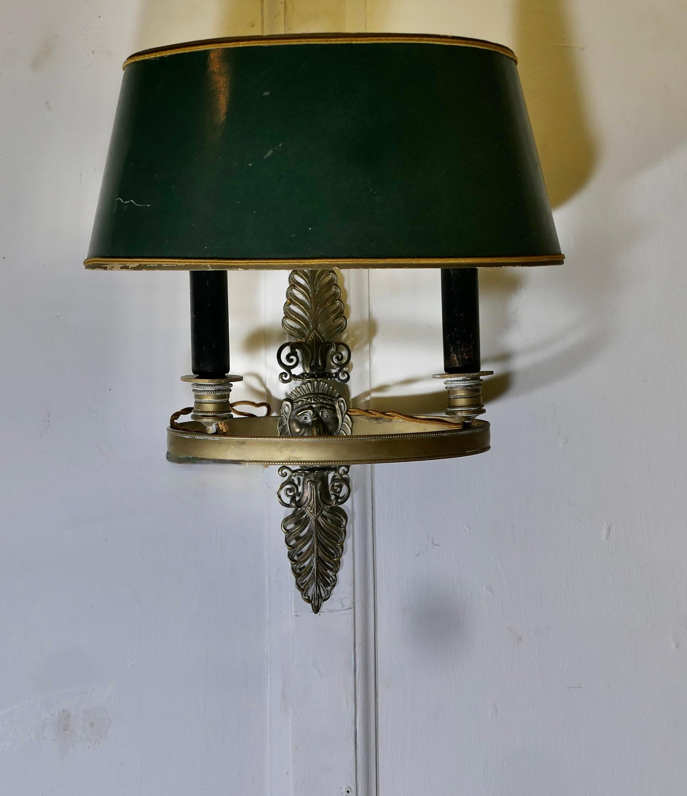 French Green Toleware and Brass Twin Bouillotte Wall Light  A lovely piece For Sale 3