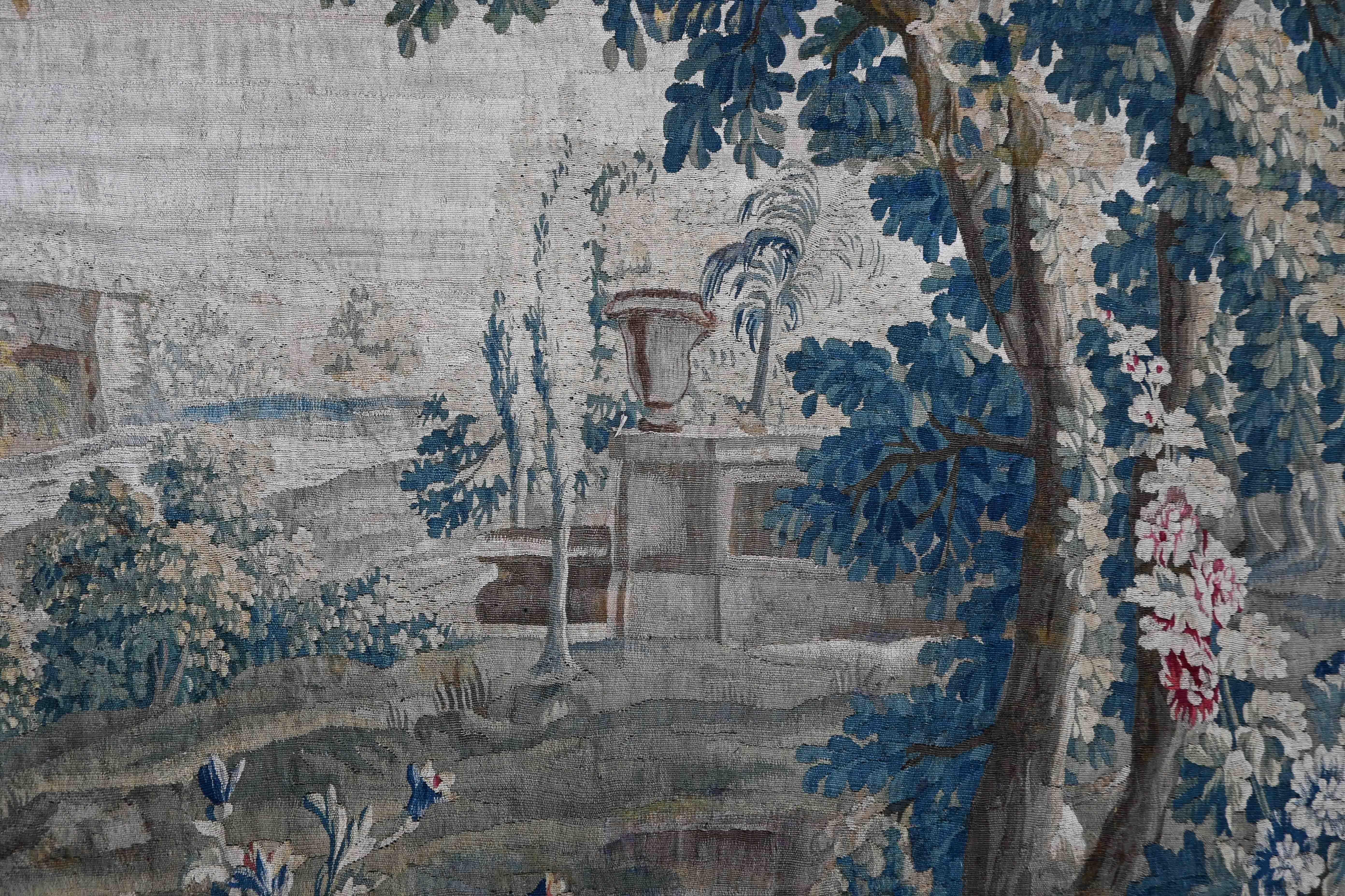 Französischer grüner Wandteppich von AUBUSSON aus dem 18. Jahrhundert - 348Lx216 - N° 1597 (Wolle) im Angebot