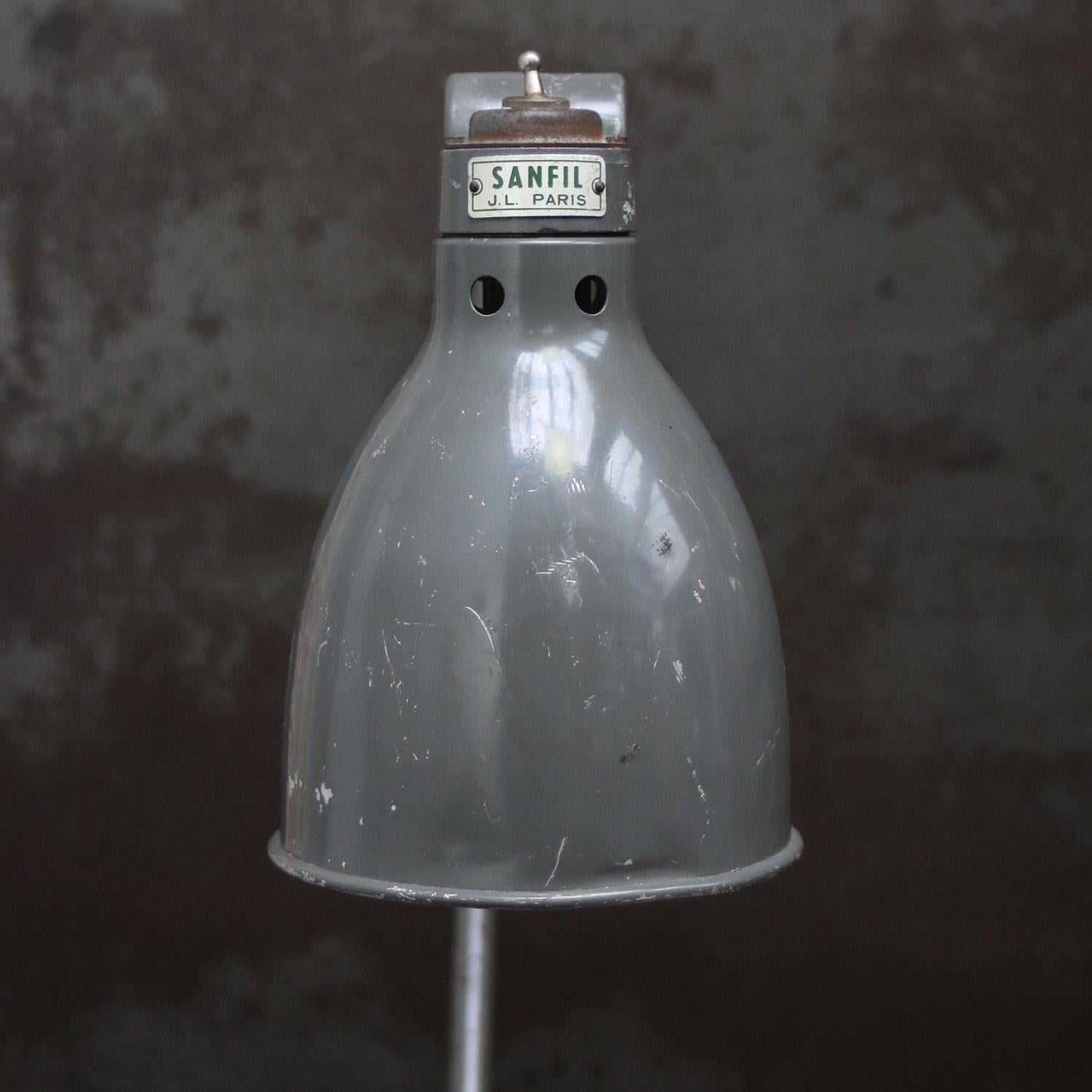 French Grey Metal Machinist Work Light by SANFIL J.L. PARIS. In Good Condition In Amsterdam, NL