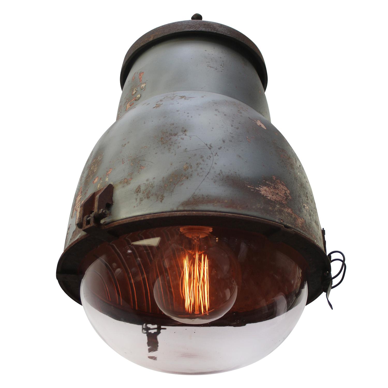 French vintage industrial street lamp by Philips, Manufactured in France
Grey metal with cast iron top
Light coloured round glass

Weight: 8.80 kg / 19.4 lb

Priced per individual item. All lamps have been made suitable by international standards