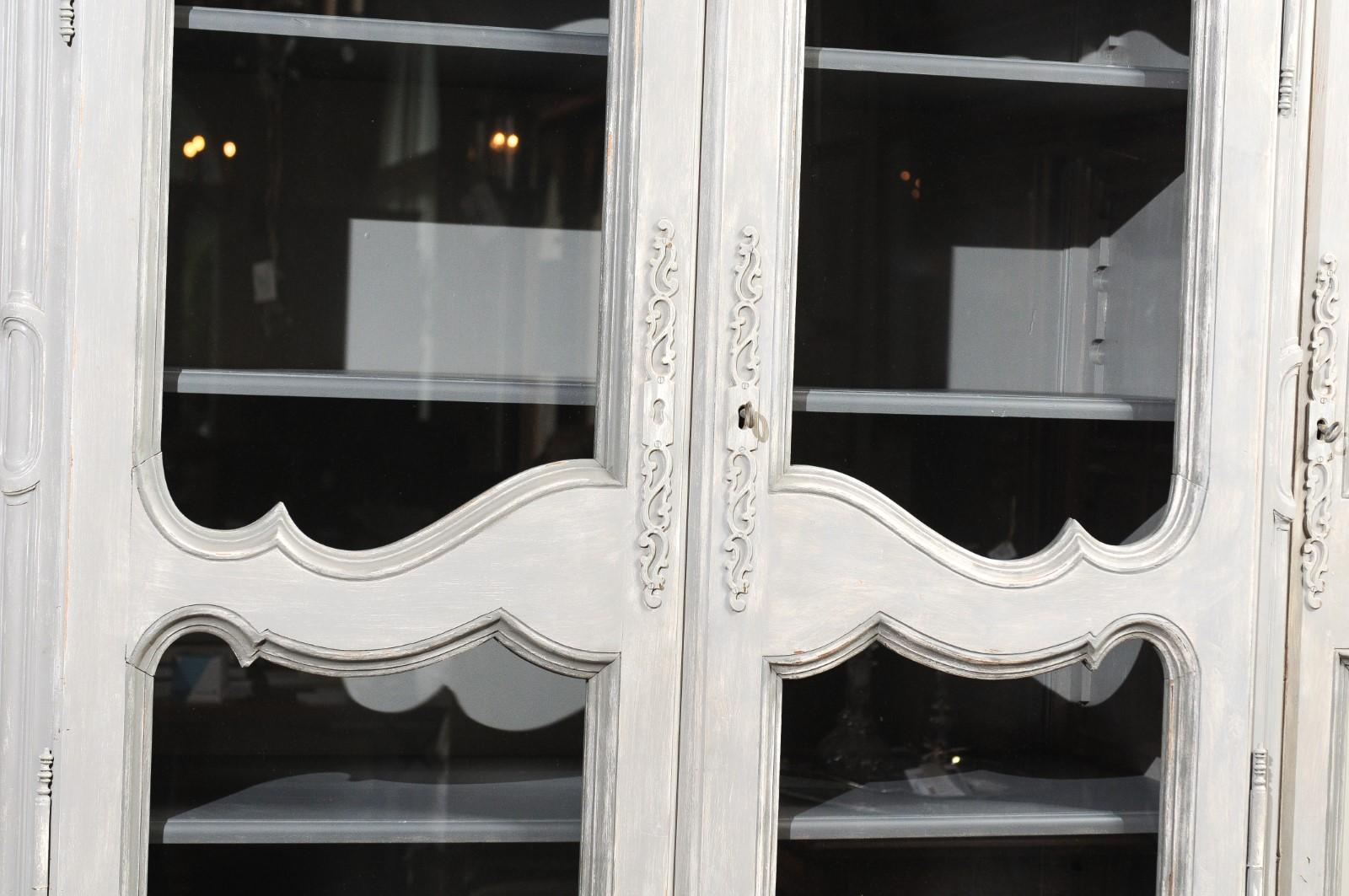 French Grey Painted Louis XV Style Two-Part Bibliothèque Custom-Made in 1978 For Sale 5