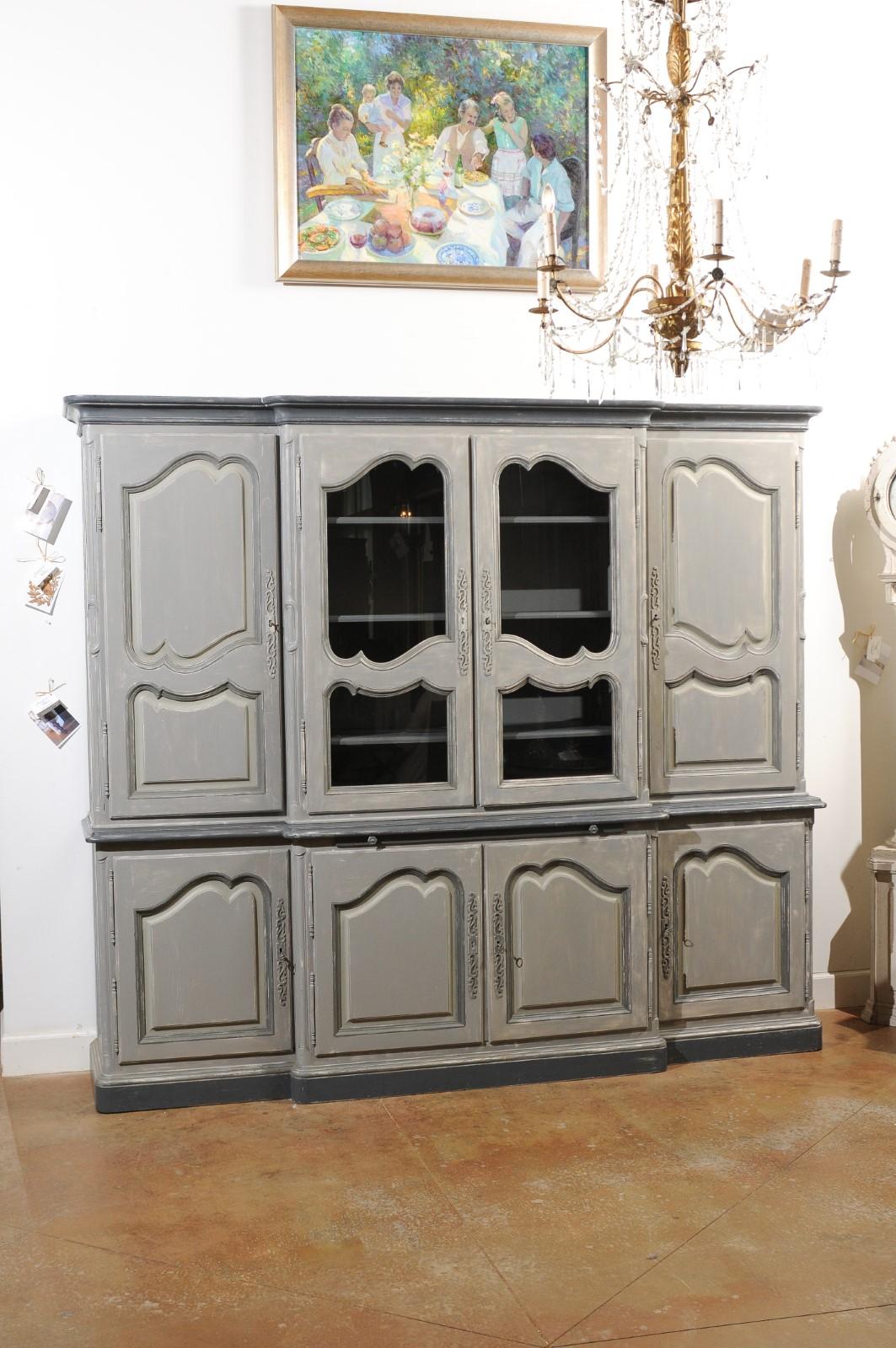 French Grey Painted Louis XV Style Two-Part Bibliothèque Custom-Made in 1978 In Good Condition For Sale In Atlanta, GA