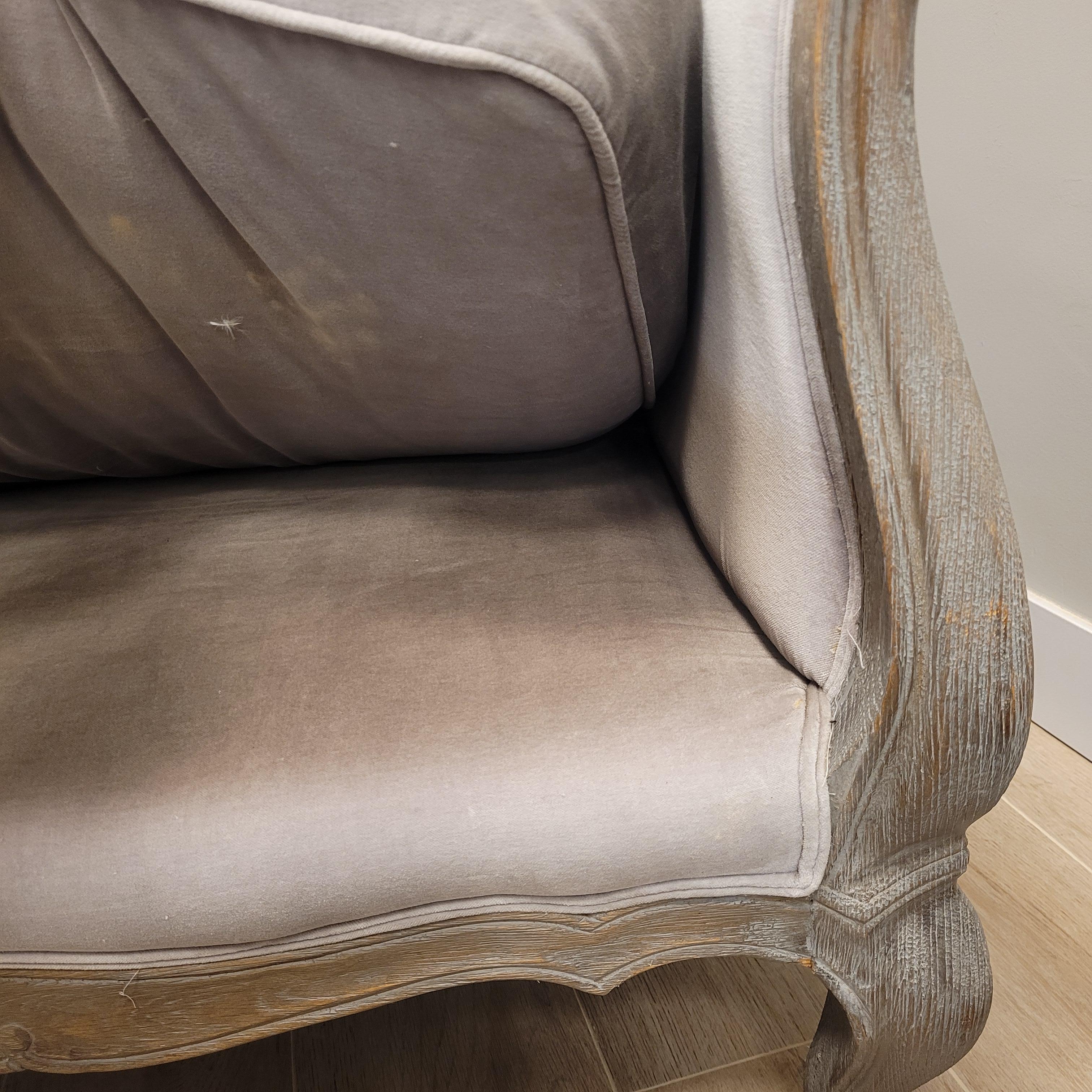 Großes Sofa im französischen grauen Provinzial-Stil  im Angebot 10
