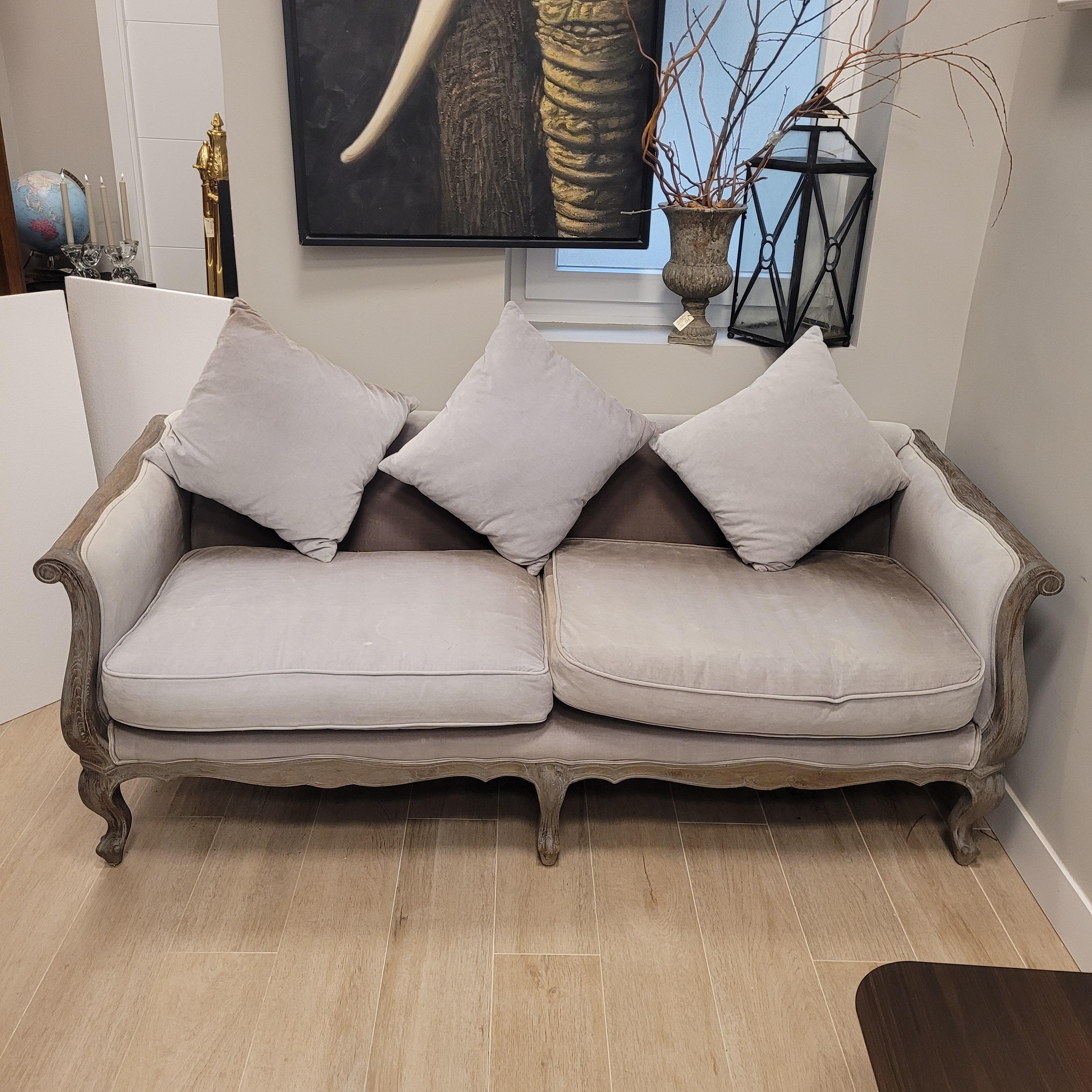 Großes Sofa im französischen grauen Provinzial-Stil  im Angebot 11