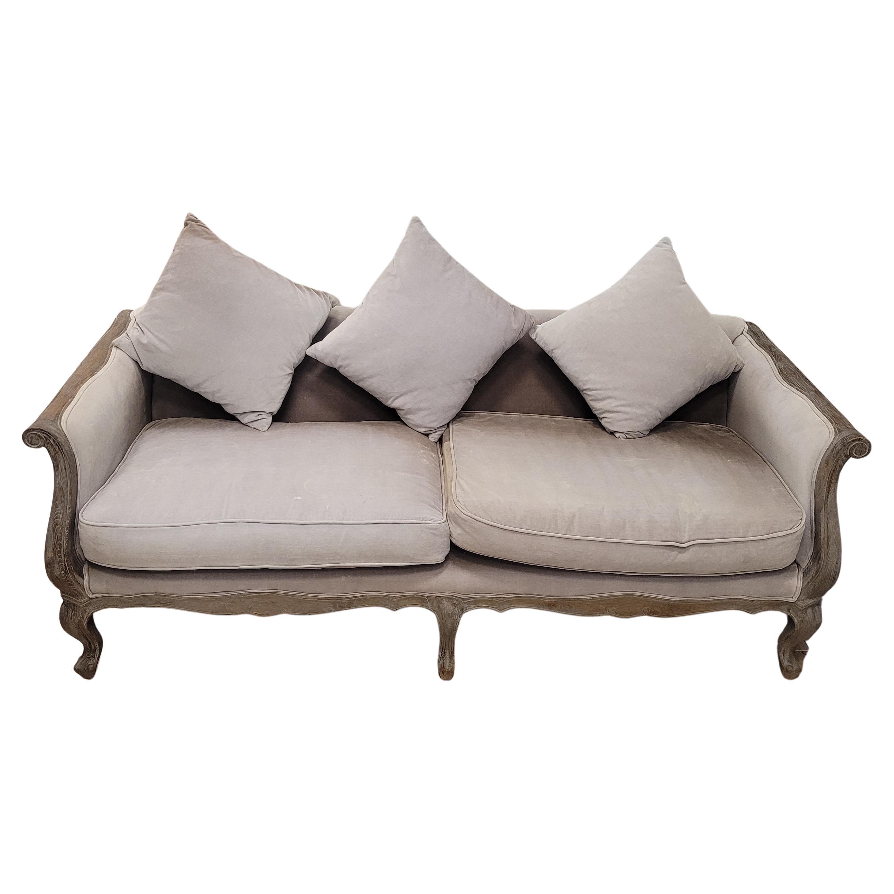 Großes Sofa im französischen grauen Provinzial-Stil  im Angebot