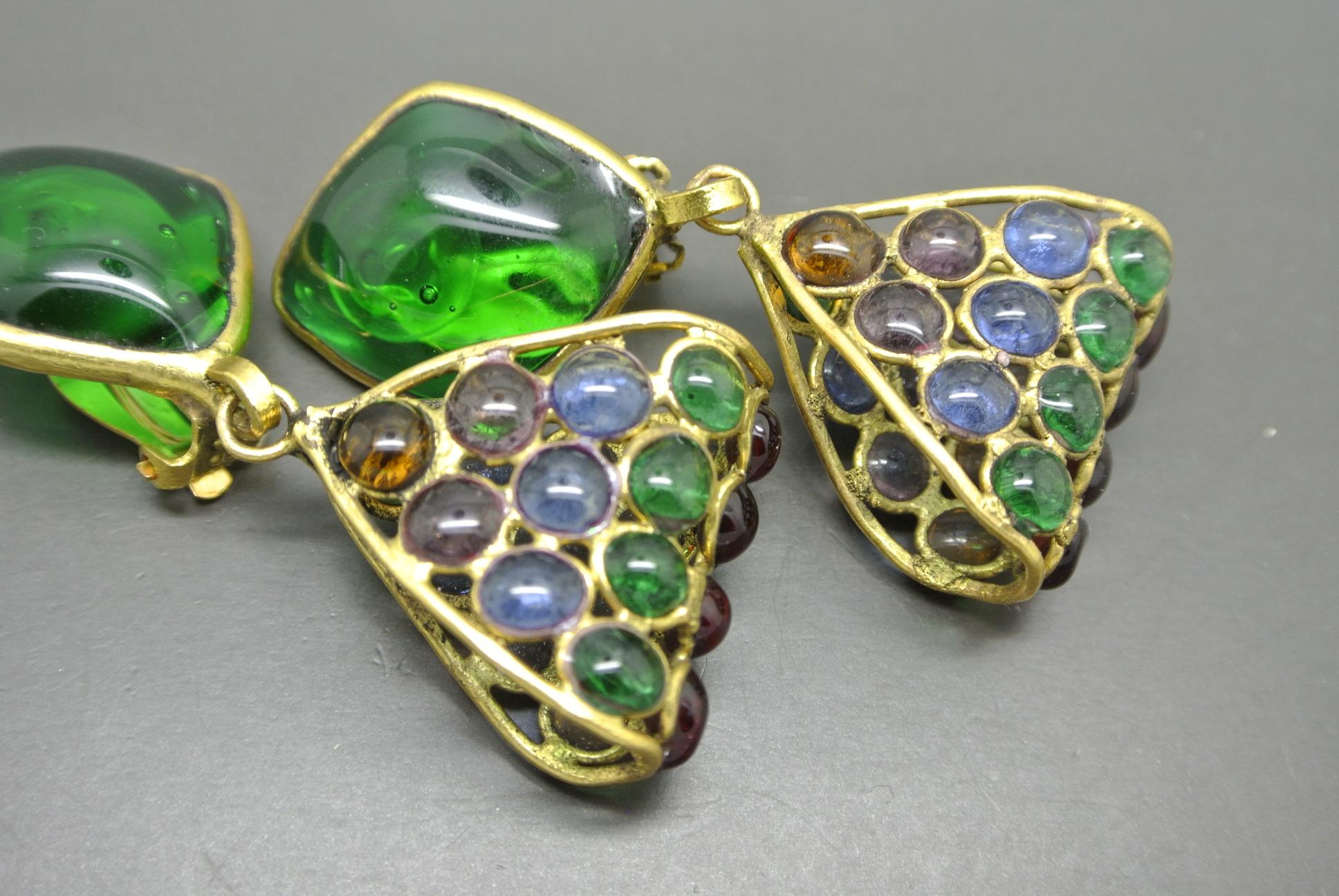 French Gripoix abstract Drop Green Poured Glass Earrings In Good Condition For Sale In London, GB