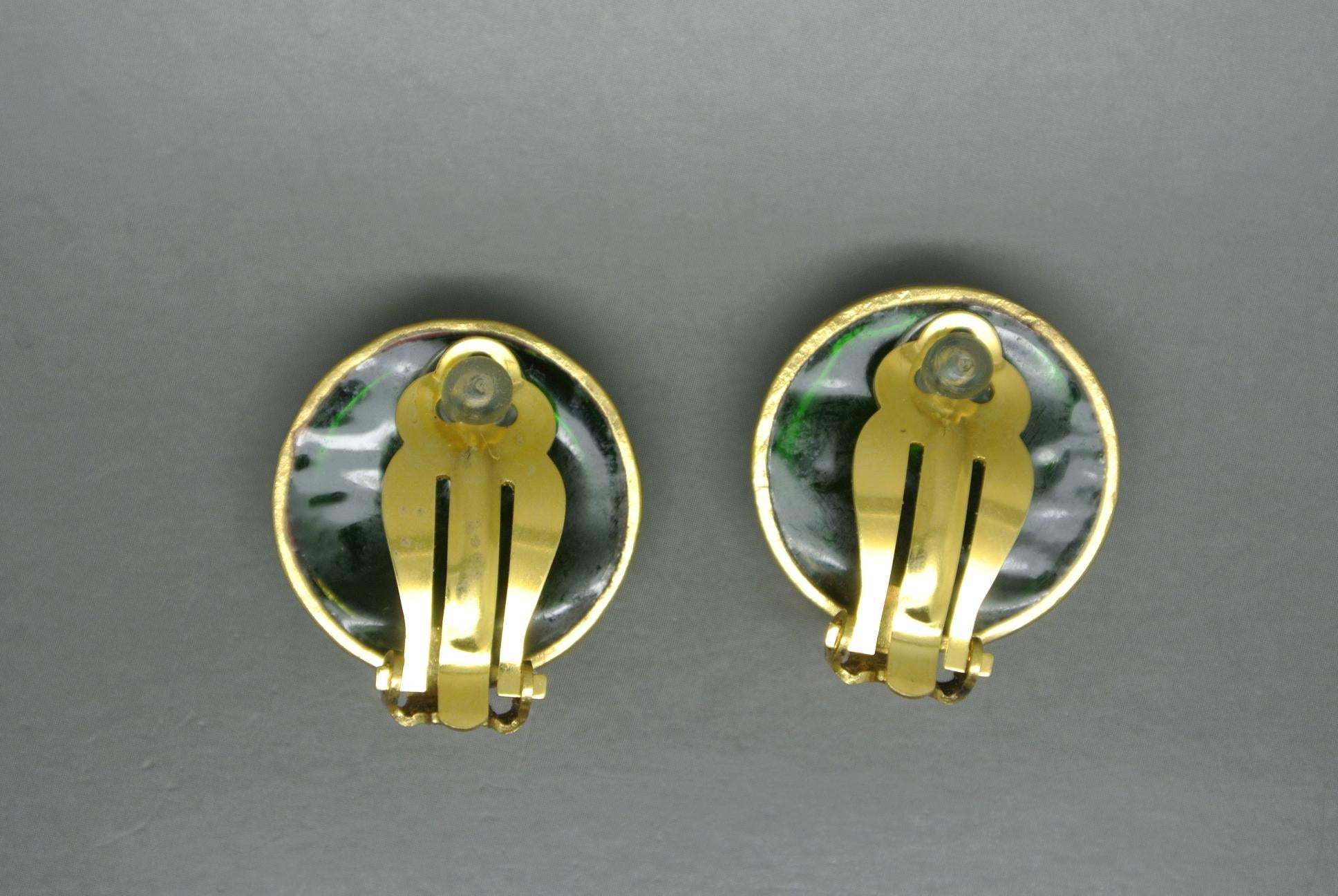 Couture earrings
Made in france originally
by Gripoix
classic design
not signed