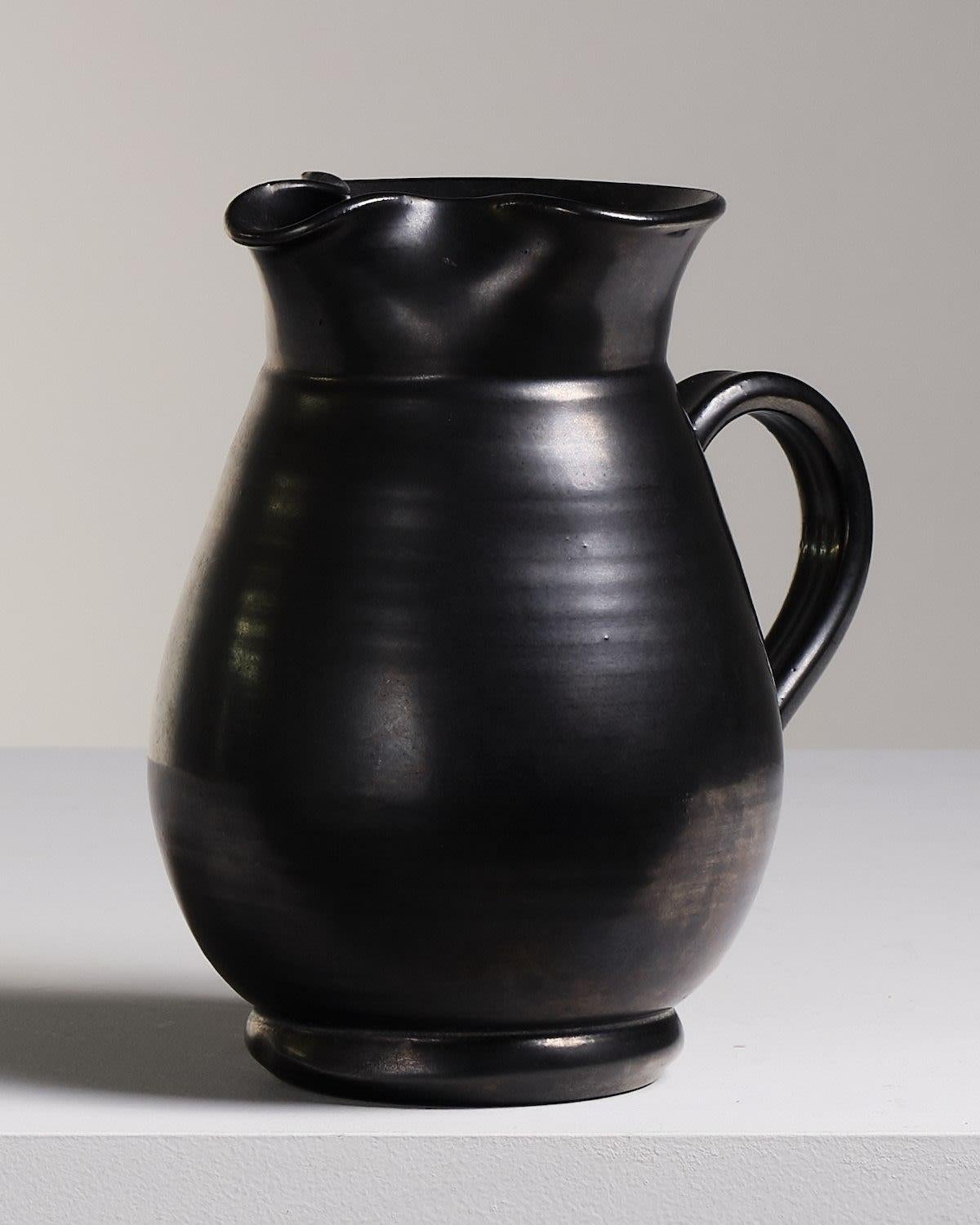 Francés, Grupo de cinco vasijas de cerámica negra siglo XX en venta
