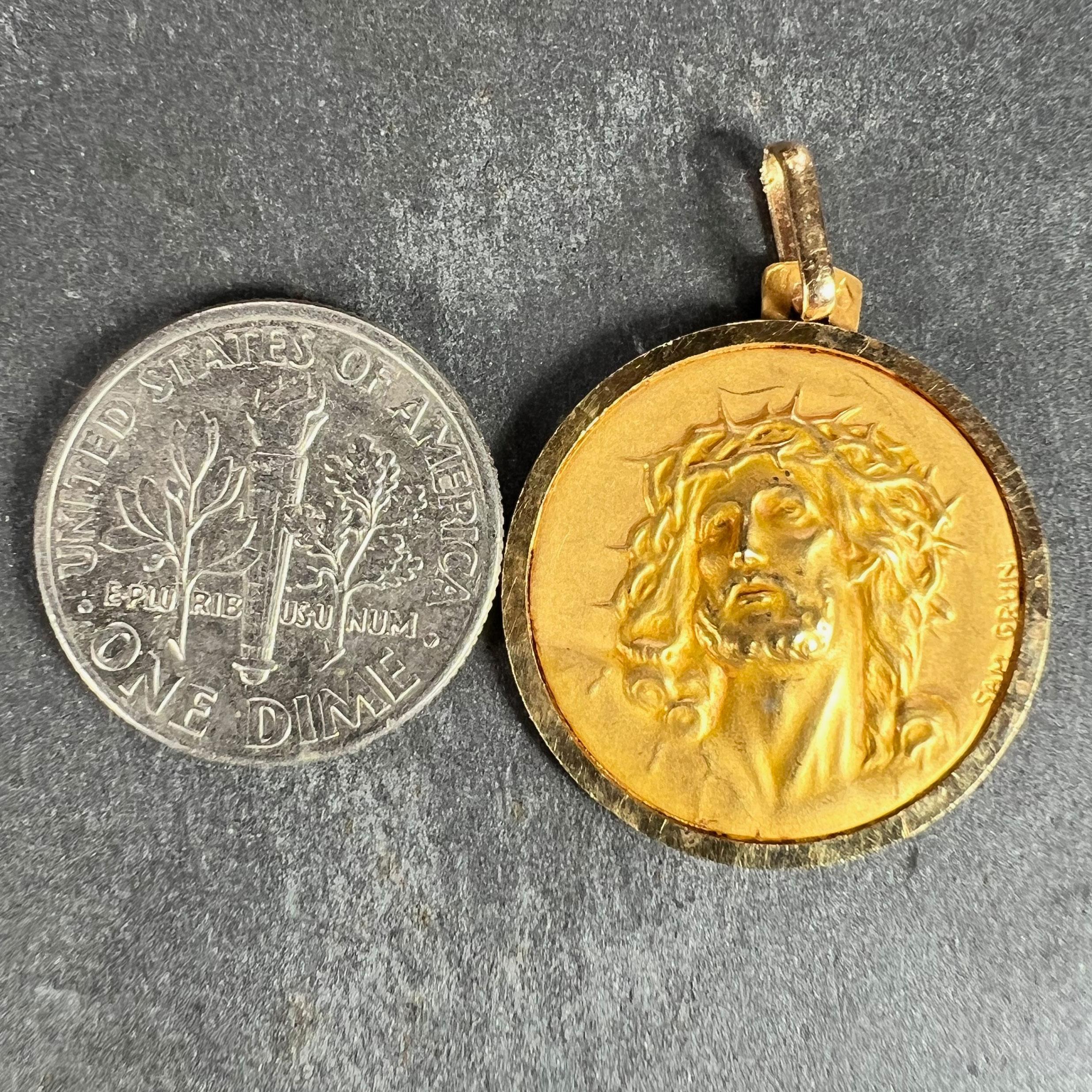 French Grun 18K Yellow Gold Jesus Christ Crown of Thorns Medal Charm Pendant For Sale 7