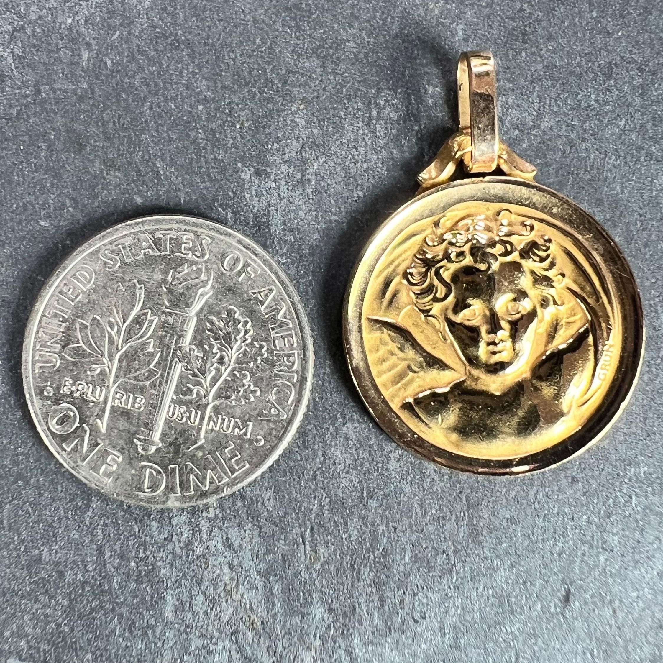 French Grun Raphael’s Cherub 18K Yellow Gold Medal Pendant For Sale 7