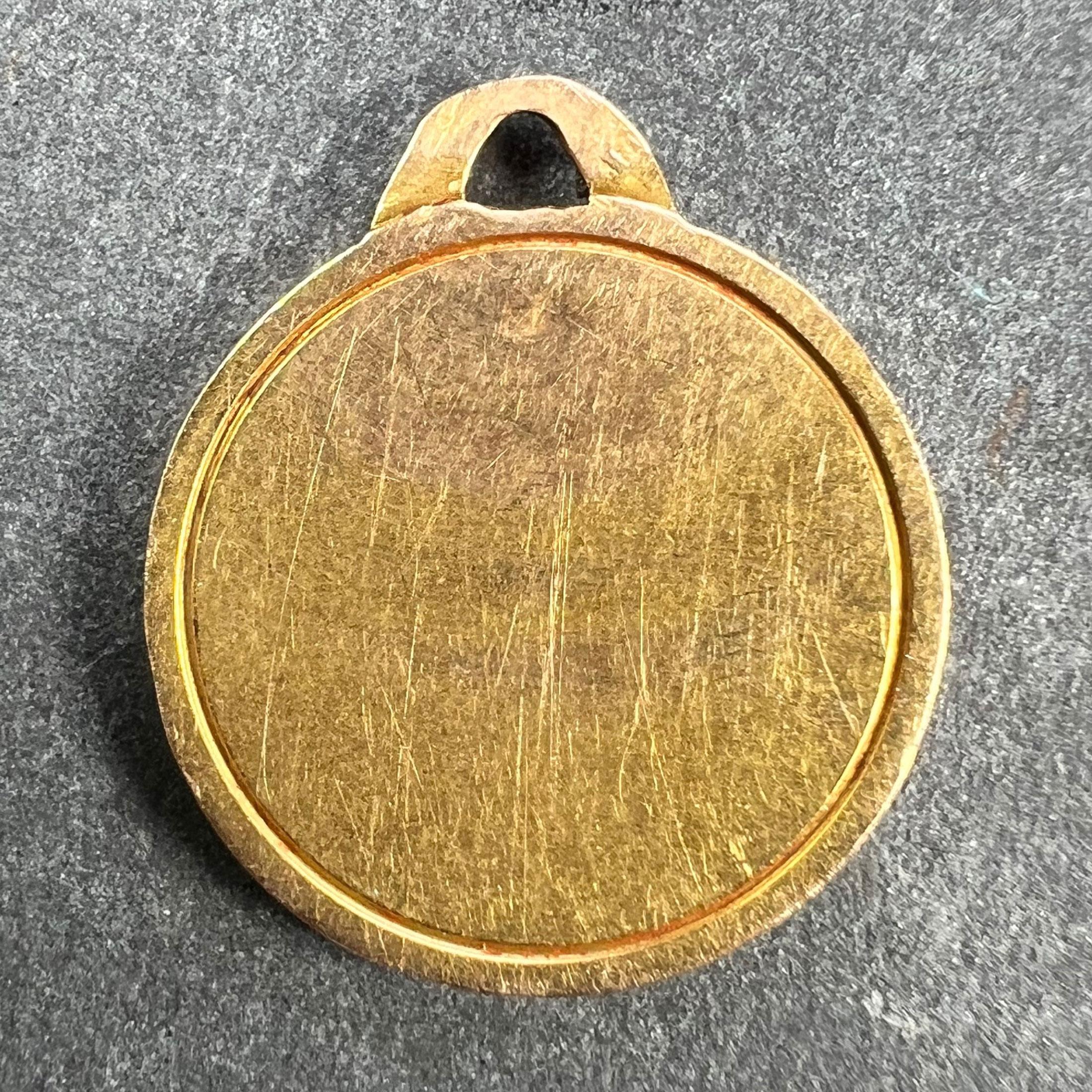 Pendentif médaille en or jaune 18K avec chérubin de Raphael Bon état - En vente à London, GB