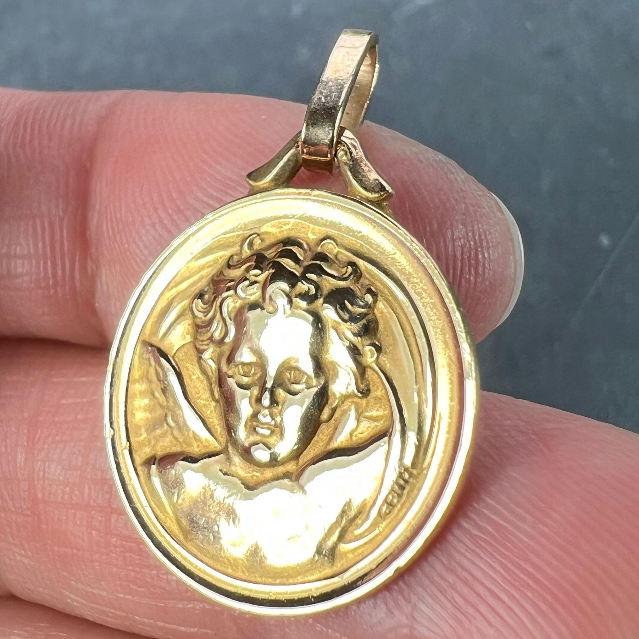 French Grun Raphael’s Cherub 18K Yellow Gold Medal Pendant For Sale 2