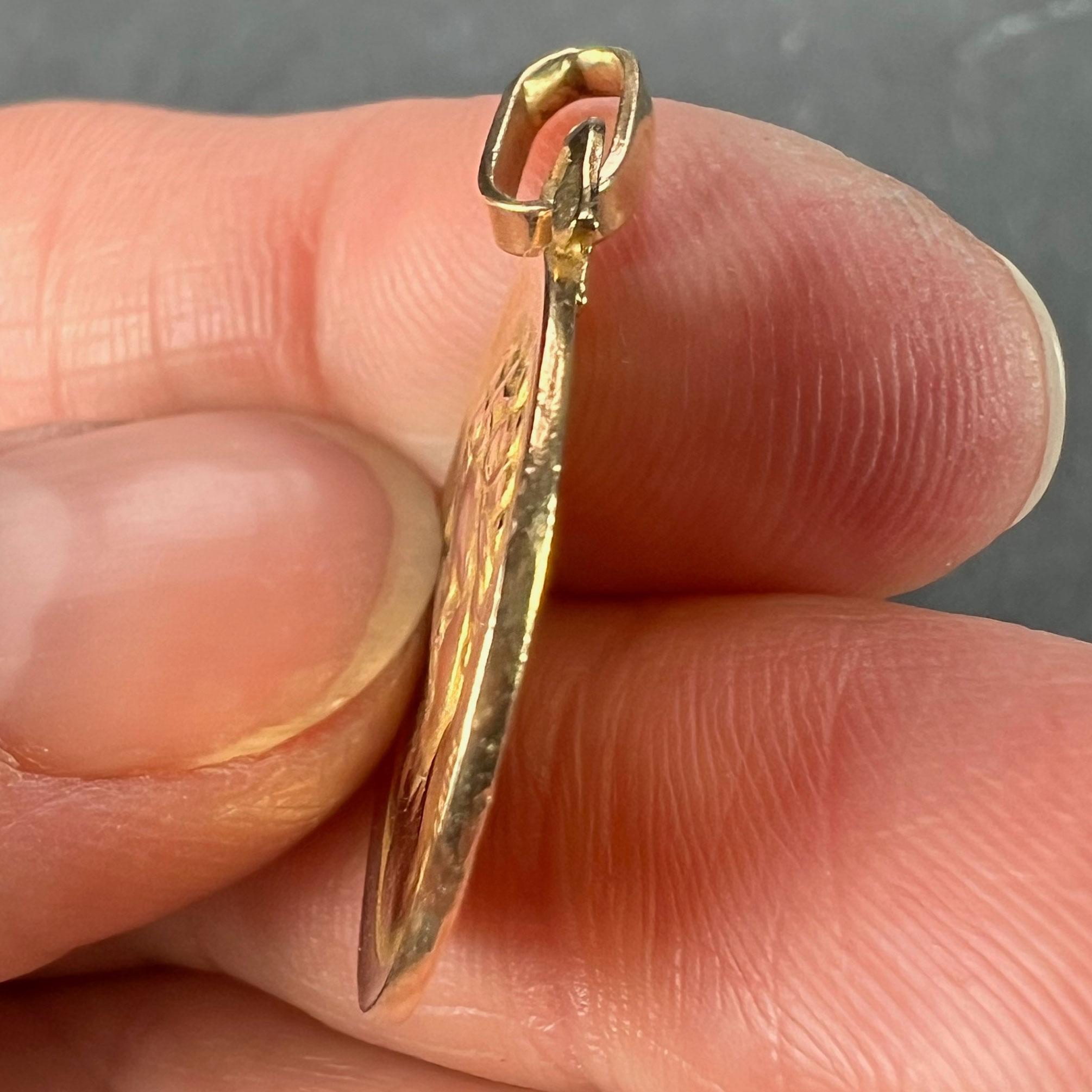 French Grun Raphael’s Cherub 18K Yellow Gold Medal Pendant For Sale 4