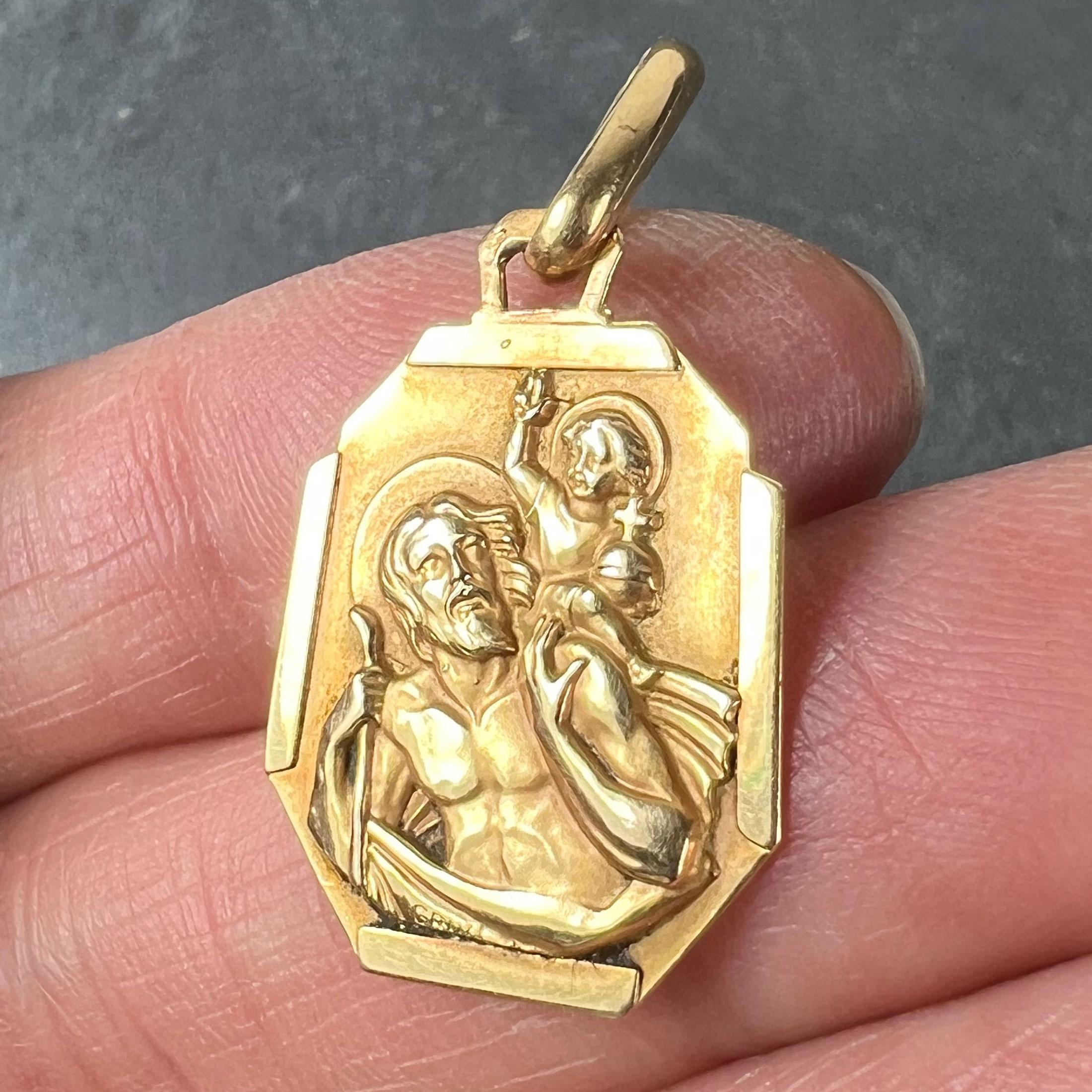 French Grun Saint Christopher 18K Yellow Gold Charm Pendant Medal in vendita 1