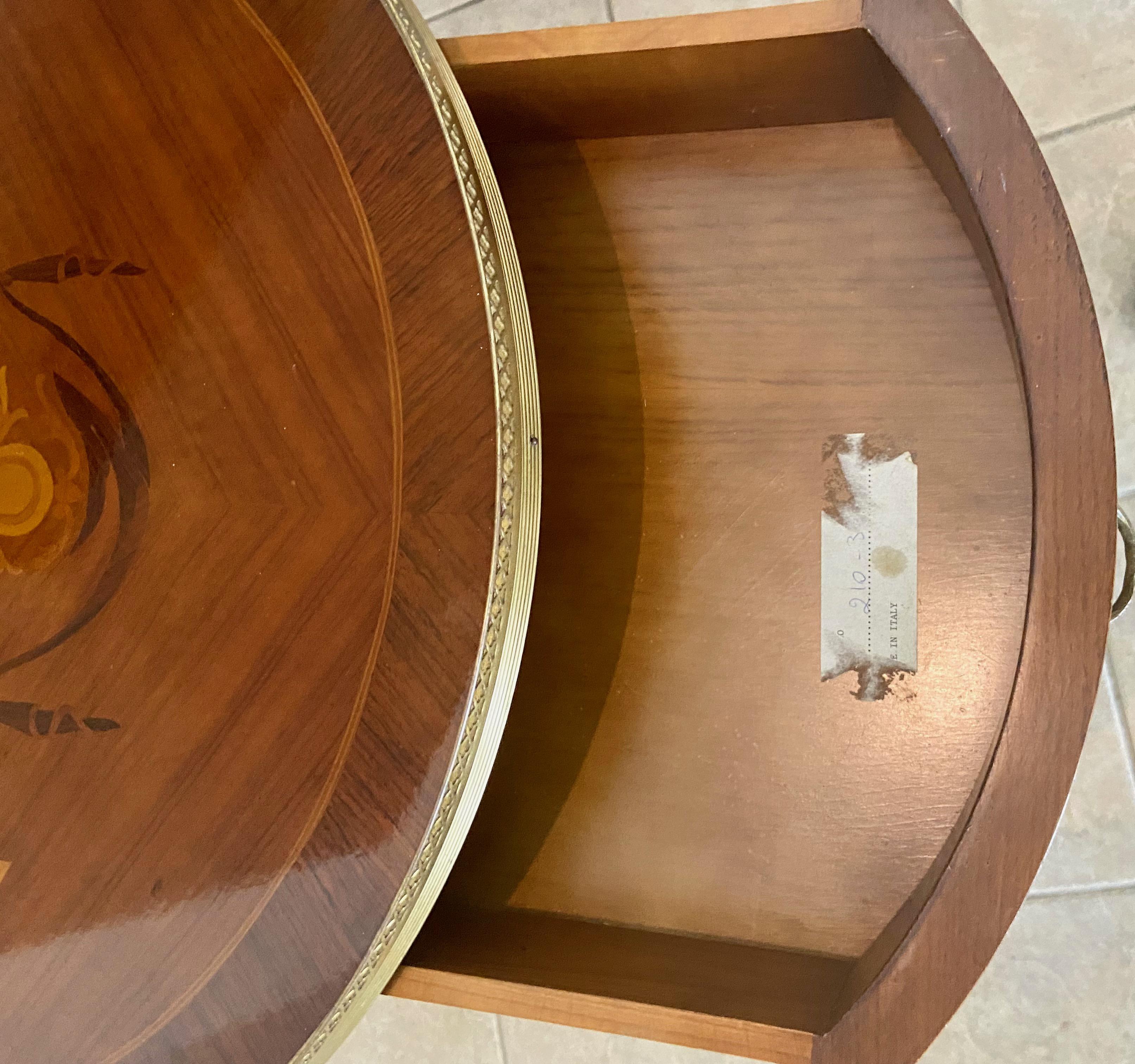 Table d'appoint marquetée de style Guéridon français en vente 10