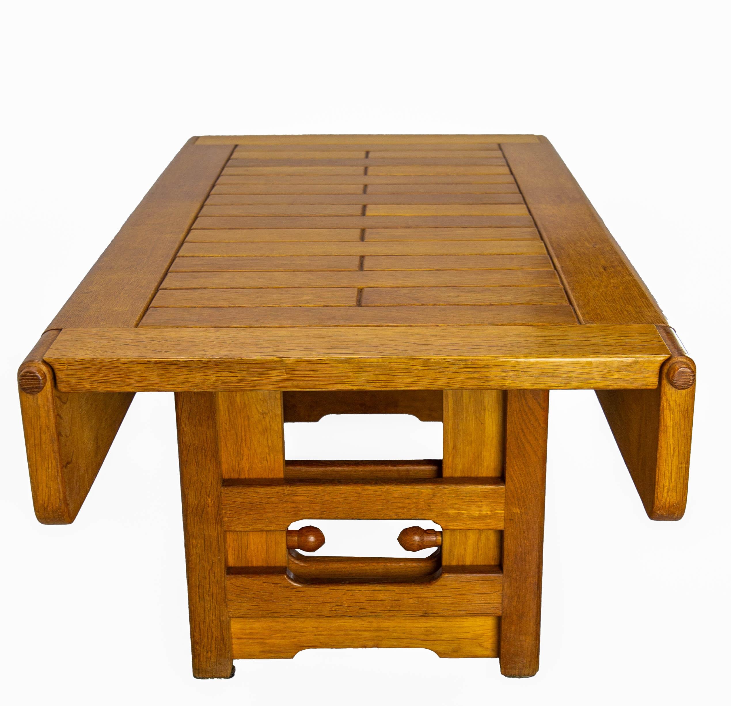 Français Table à café et table à manger modulaire en chêne massif de Guillerme & Chambron, c.1950 en vente