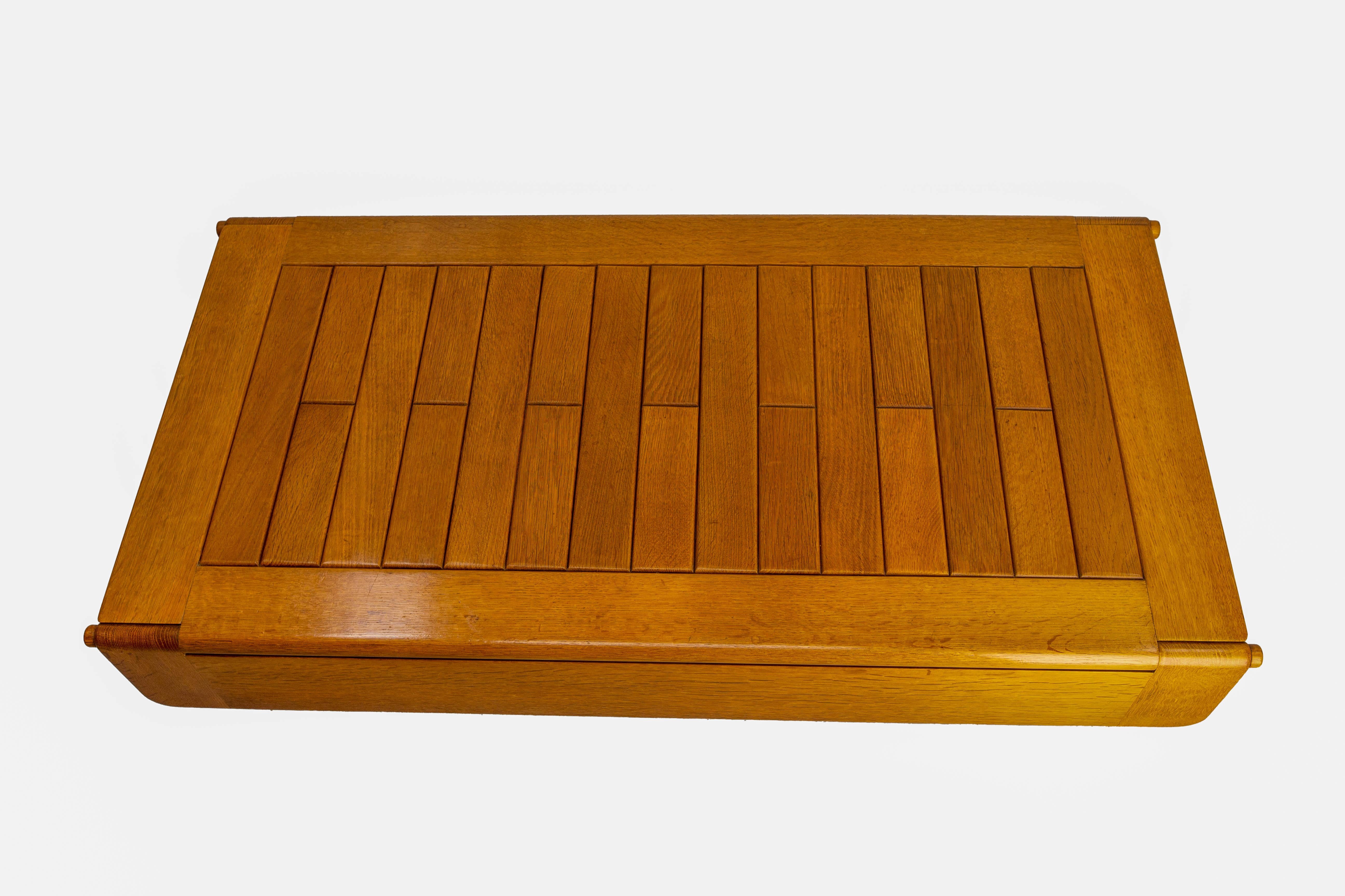 20ième siècle Table à café et table à manger modulaire en chêne massif de Guillerme & Chambron, c.1950 en vente