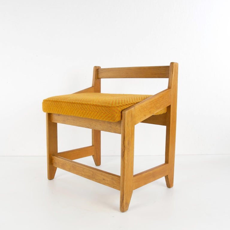 French Guillerme et Chambron Stool, Hungarian Oak, Wool In Good Condition For Sale In Brussels, BE