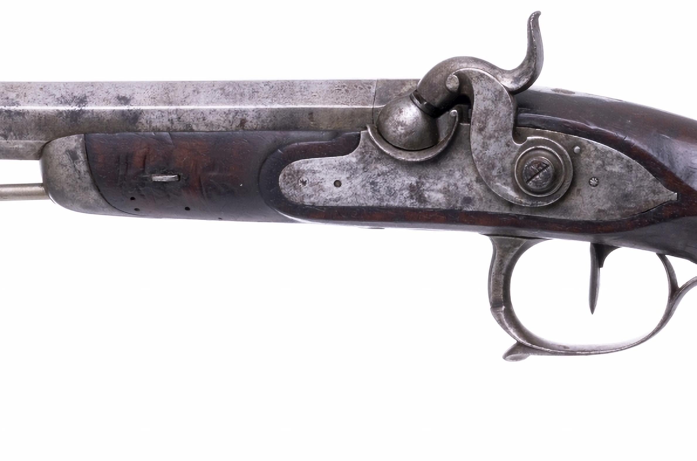 Gun
French, mid-century. 19th century, octave muzzle loading barrel and percussion side closure. Slight oxidation. obsolete. Length: (total) 33.5 cm.
