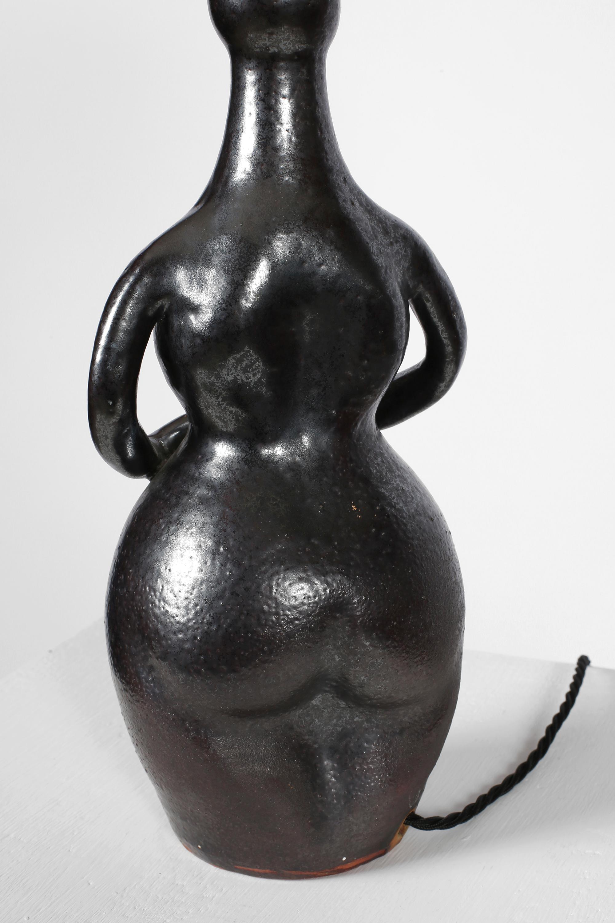 French Gunmetal Glazed Figurative Table Lamp en venta 4