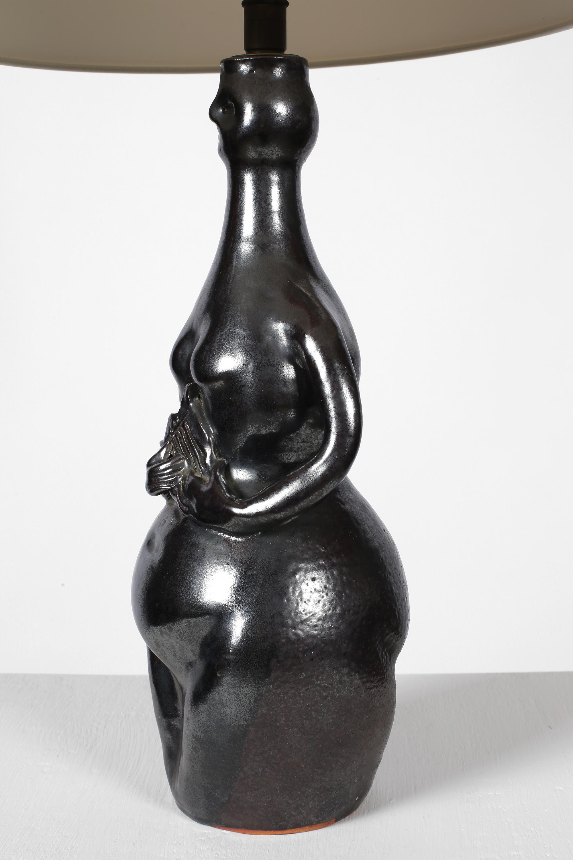 French Gunmetal Glazed Figurative Table Lamp en venta 5