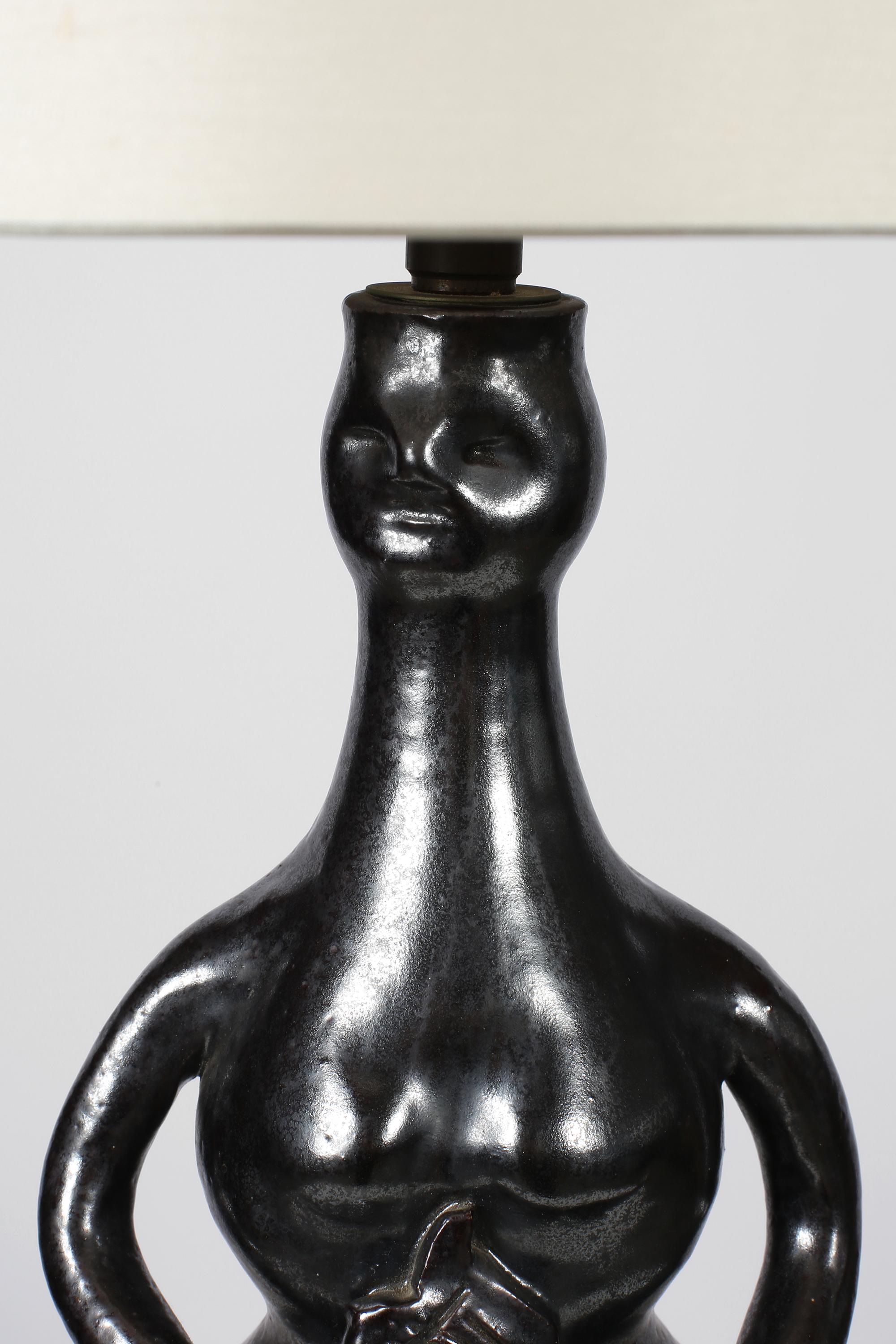 French Gunmetal Glazed Figurative Table Lamp en venta 1